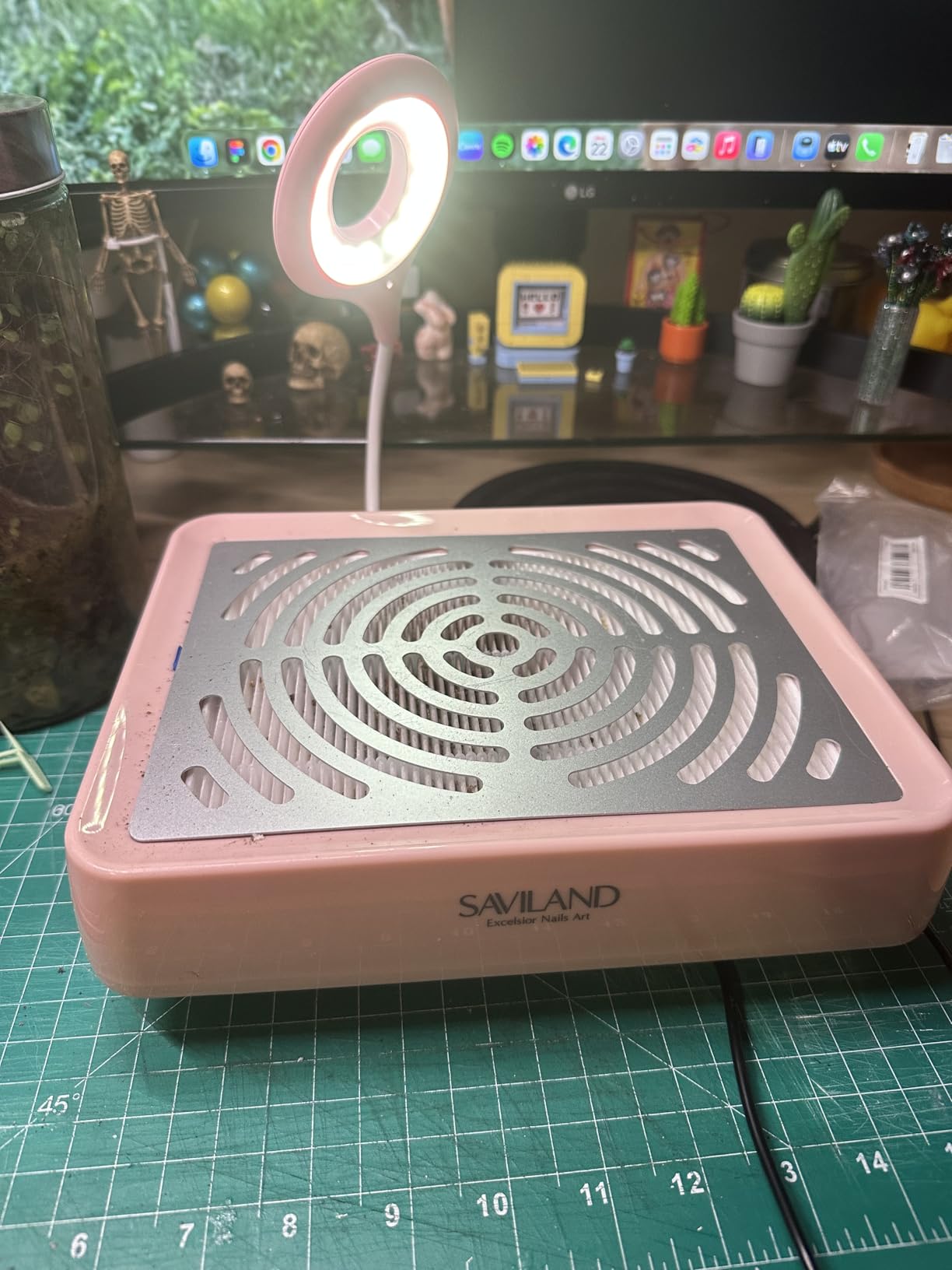 SAVILAND Nail Dust Collector with Lamp - Powerful Nail Vacuum Fan 40W Dust Collector Extractor Electric Dust Suction Machine with Reusable Filter for Acrylic Gel Nails Polishing, Low Noise, Pink customer photo 1
