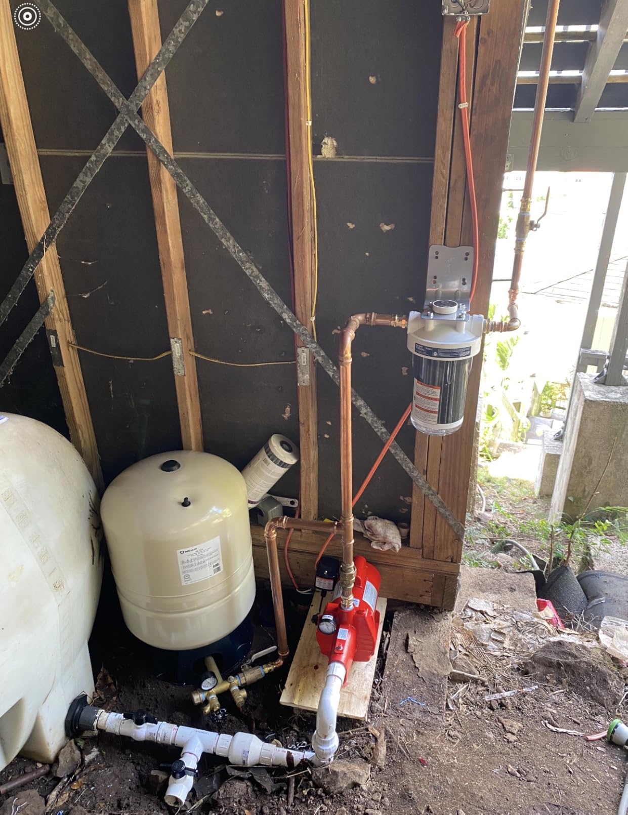 Red Lion RL20A - 20-Gallon Vertical Pre-Charged Pressure Tank with Thermoplastic Base for Well Pumps, 1-Inch FNPT Elbow System Connection, Almond, 604682 customer photo 1