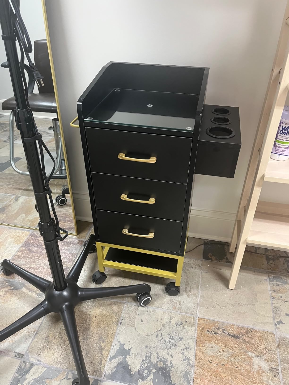 VEVOR Salon Organizer Cart, Secure Hair Salon Station with 6 Detachable Trays & Appliance Holder, Durable Barber Shop Trolley with Locking Casters for SPA & Beauty Services customer photo 1