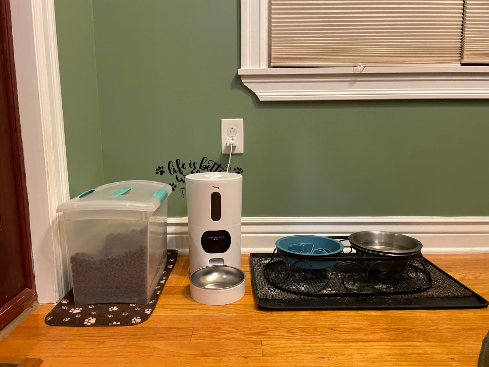 Yakry Automatic Dog Feeder with Camera - 8L/33 Cups Smart Pet Feeder for Small/Medium Dogs & Cats, 5GHz/2.4GHz WiFi App Control, 1080P HD Night Vision, 2-Way Audio, Timed Dry Food Dispenser Indoor customer photo 1