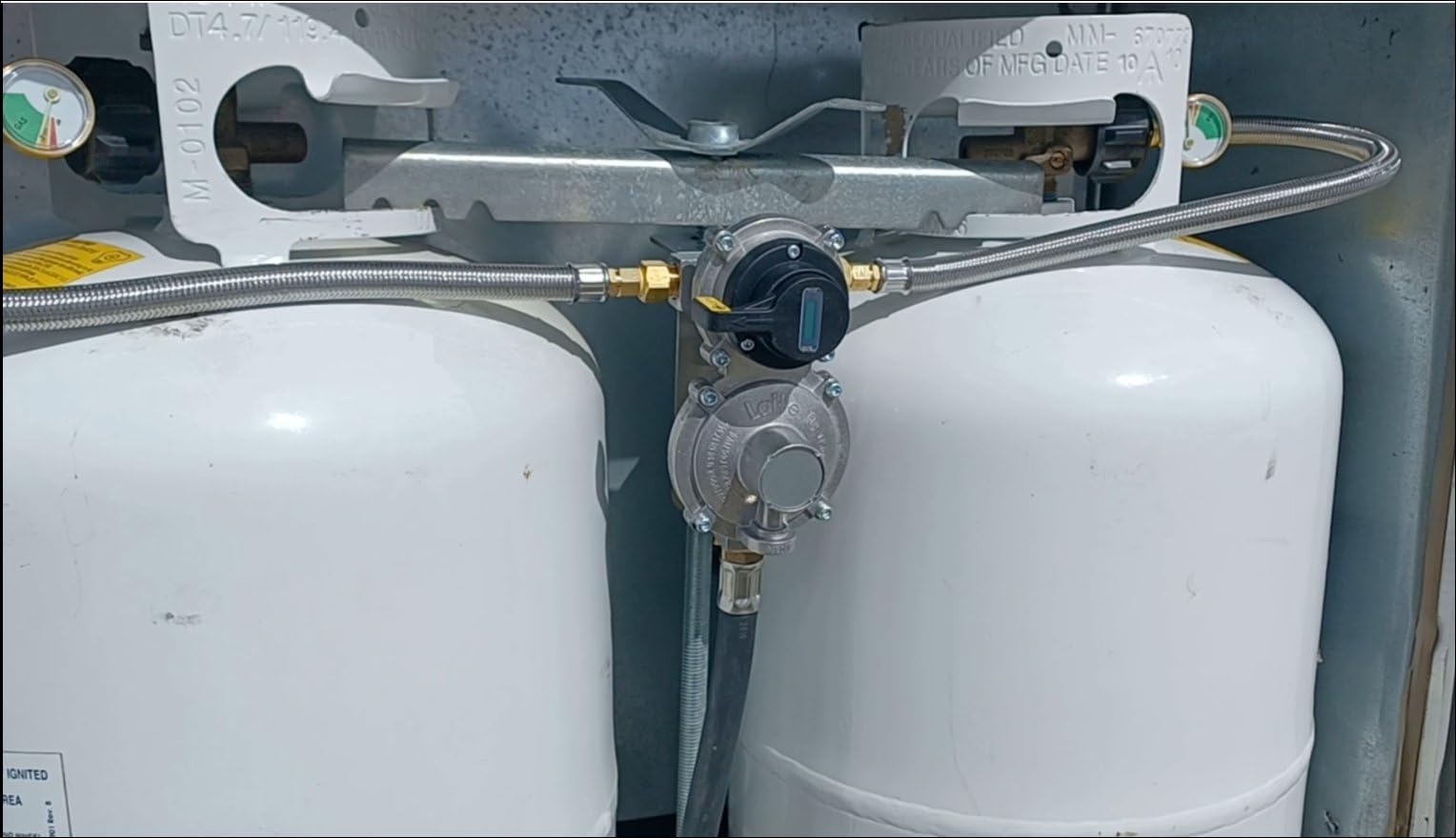 BlueStars Upgraded RV Propane 2-Stage Auto Changeover LP Propane Gas Regulator-2 Tank, with Two 18Inch RV Pigtail Stainless Braided Hoses & Gauge - Dual Propane Regulator for RV Van Trailer Camper customer photo 1