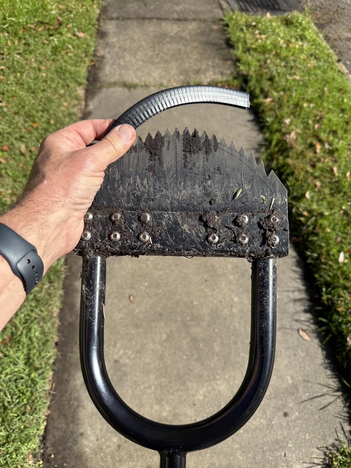 Edger Lawn Tool 41in Border Edger with Tempered Spring Steel Blade Long Rubber Handle Wide Footplate Rustproof Manganese Steel Half Moon Edger for Garden Maintenance customer photo 2