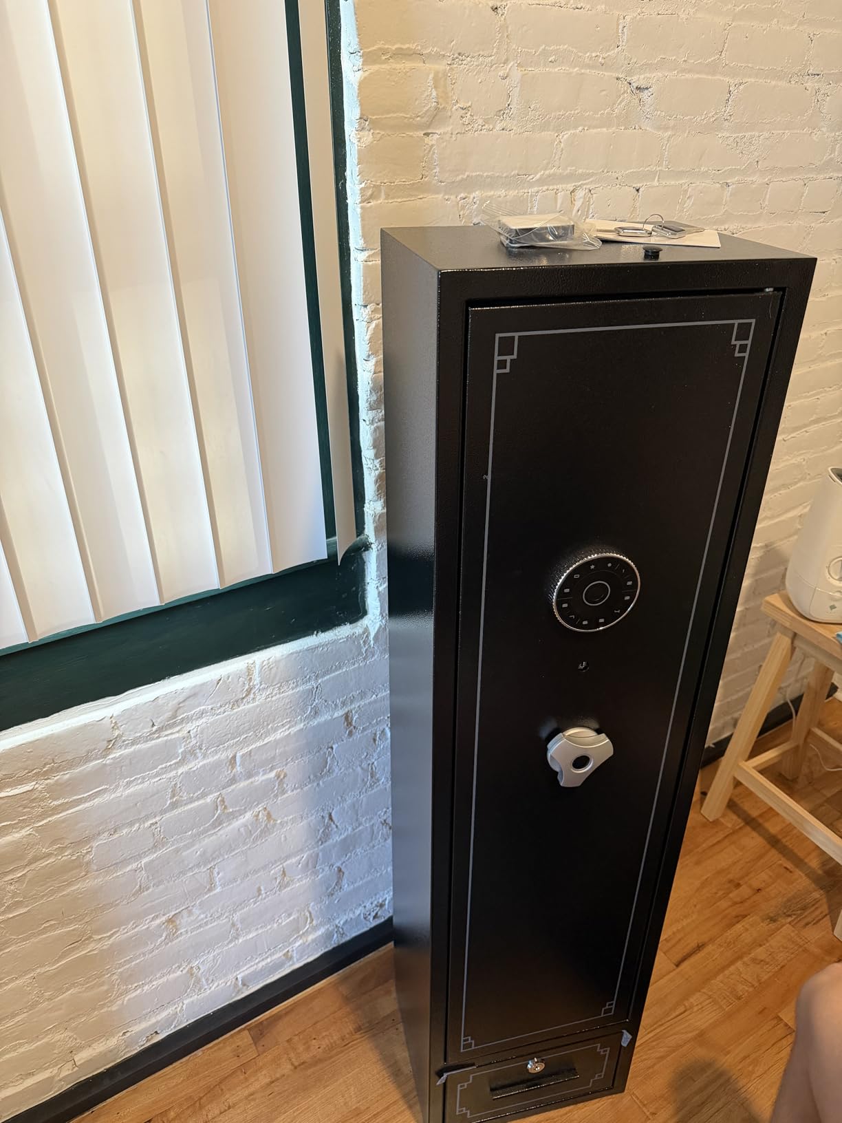 KAER 5-6 Gun Safe, Gun Safes for Rifle and Pistols, No Assembly Gun Cabinets, Rifle Safe, Gun Safes & Cabinets with Drawer, Indoor Gun Rack, Removable Shelf (L) customer photo 1