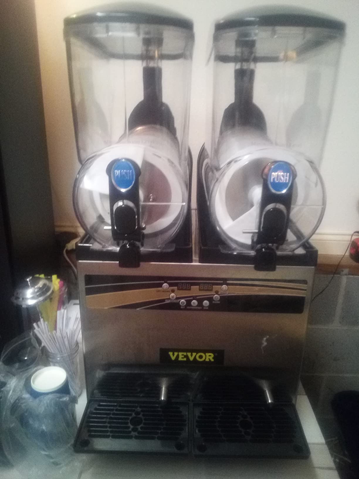 VEVOR Commercial Slushy Machine, 12Lx3 Triple Tank Frozen Drink Machine, 144 Cups Stainless Steel Margarita Smoothie Frozen Drink Maker, Slushie Maker for Home Party Restaurants Cafe Bars customer photo 1