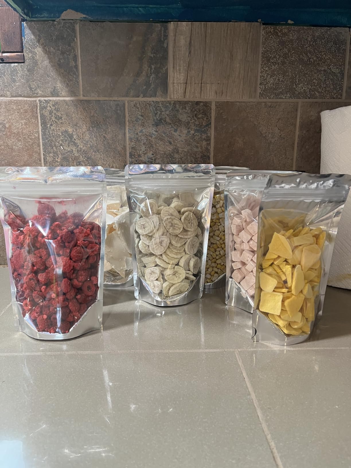 BELLE KR 20 Pcs 5 Gallon Mylar Bags With Oxygen Absorbers 2000cc - 11 Mil Thick - With Sticker Labels and Closure Clip - Smell Proof, Zipper Closure Heat Resealable Large Mylar Bags For Food Storage customer photo 2