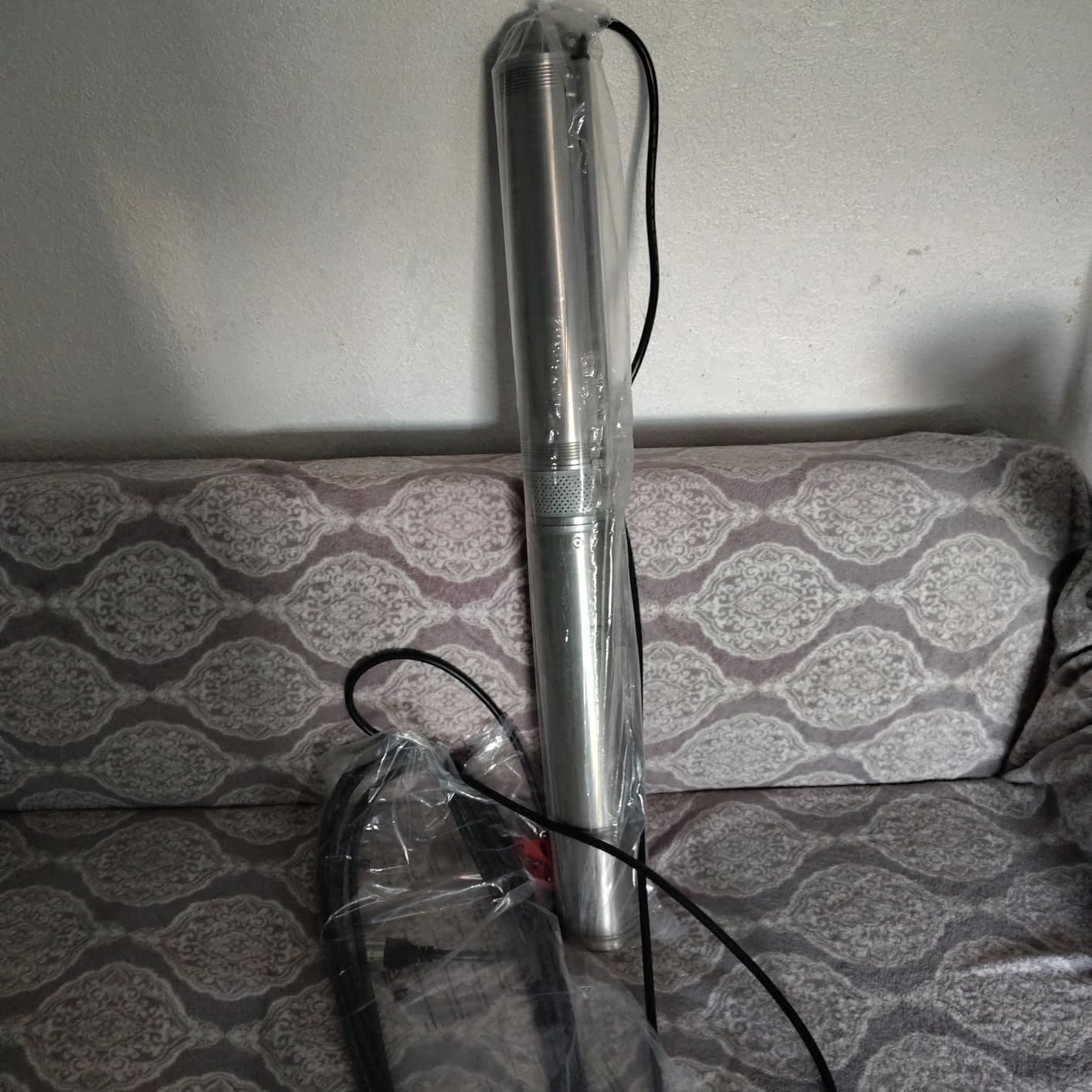 VEVOR Deep Well Submersible Pump, 1 HP Output Power, 115V, 31.7 GPM Flow 207 ft Head, with 32.81 ft Cord External Control Box, Stainless Steel Water Pump, for Industrial Irrigation and Home Use, IP68 customer photo 1