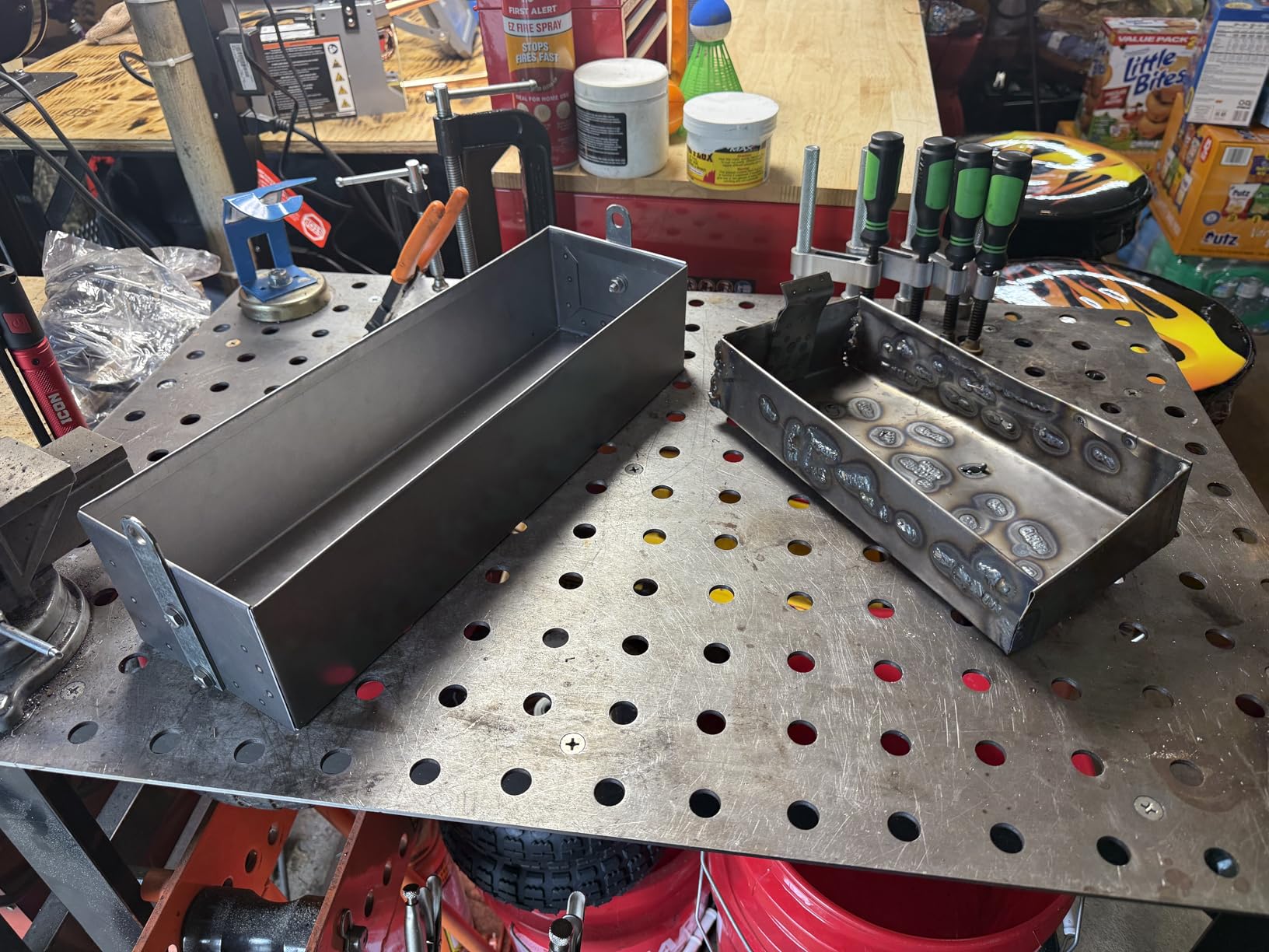VEVOR Box and Pan Brake, 24in, Portable Metal Bender with 0-135 Degree Bending Angle, Capable of Handling 20 Gauge Low Carbon Steel and 14 Gauge Aluminum, with 5 Adjustable Fingers for Sheet Metal Bending customer photo 1