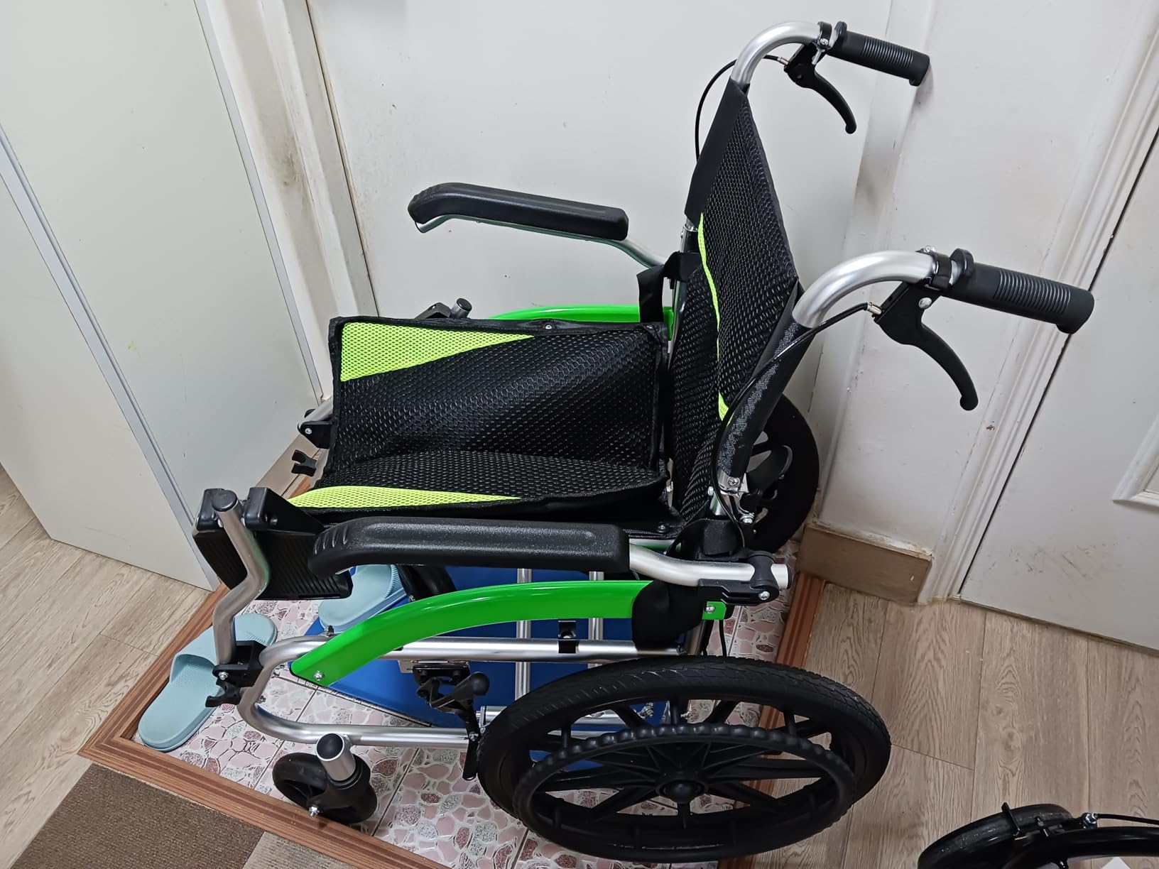 Manual Wheelchair Lightweight Foldable, Only 27 lbs, Dual Brake Design Wheelchair with Self-Propelled for Seniors, Large 20 Inch Rear Wheels for All Terrain customer photo 1