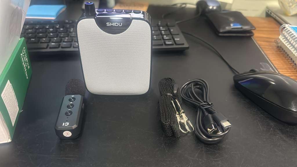 SHIDU 35W Power Voice Amplifier with Bluetooth Wireless Lavalier Microphone, Portable Teacher Mic with Speaker Personal Clip On Microphone System for Teacher Meeting Training-M500 (Black) customer photo 2
