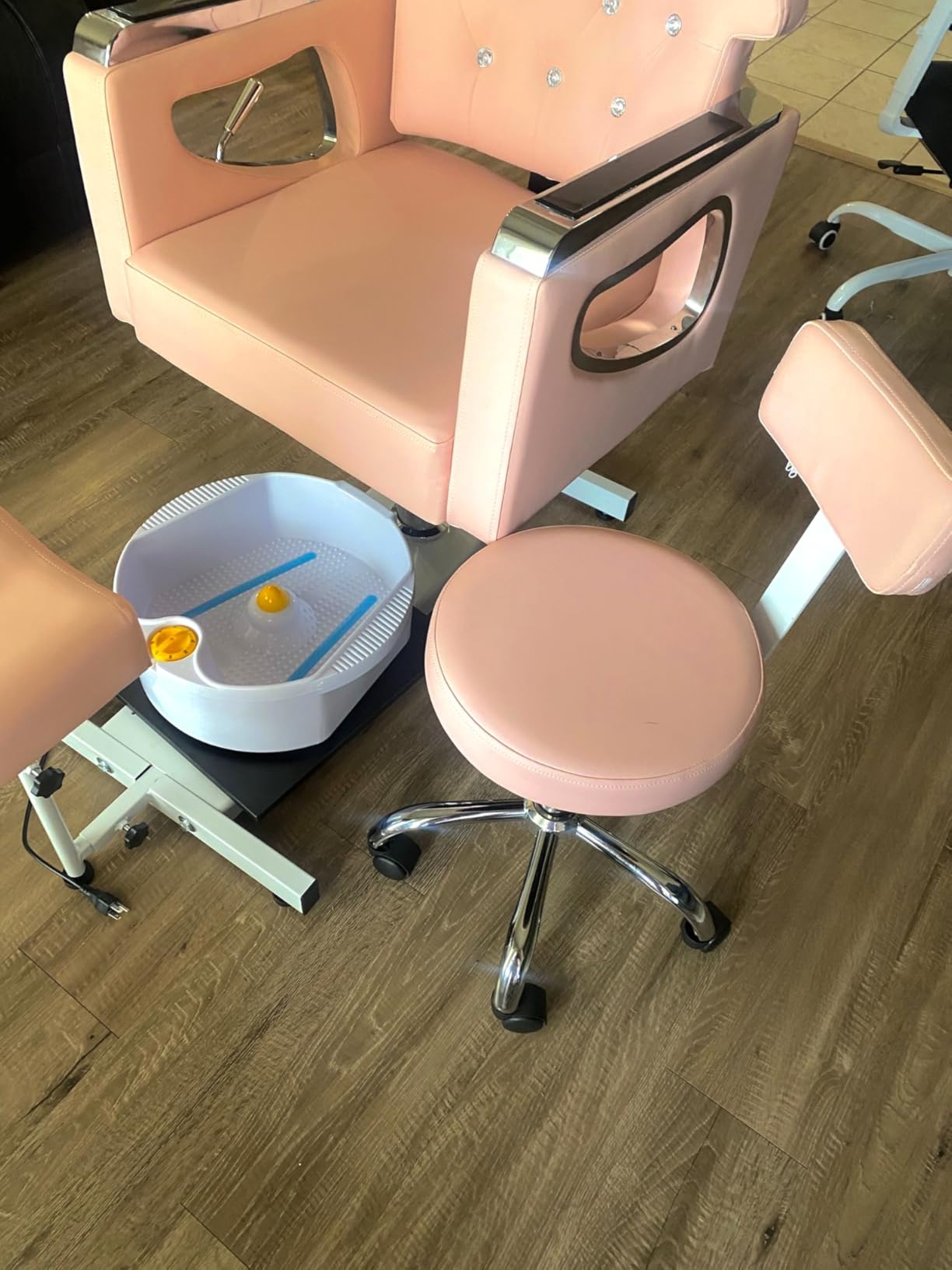 Pedicure Chair with Foot Spa Basin & Stool, Hydraulic Reclining Salon Chair with Bubble Massage & Adjustable Footrest, Heavy Duty Nail Tech Station for Spa Beauty customer photo 2