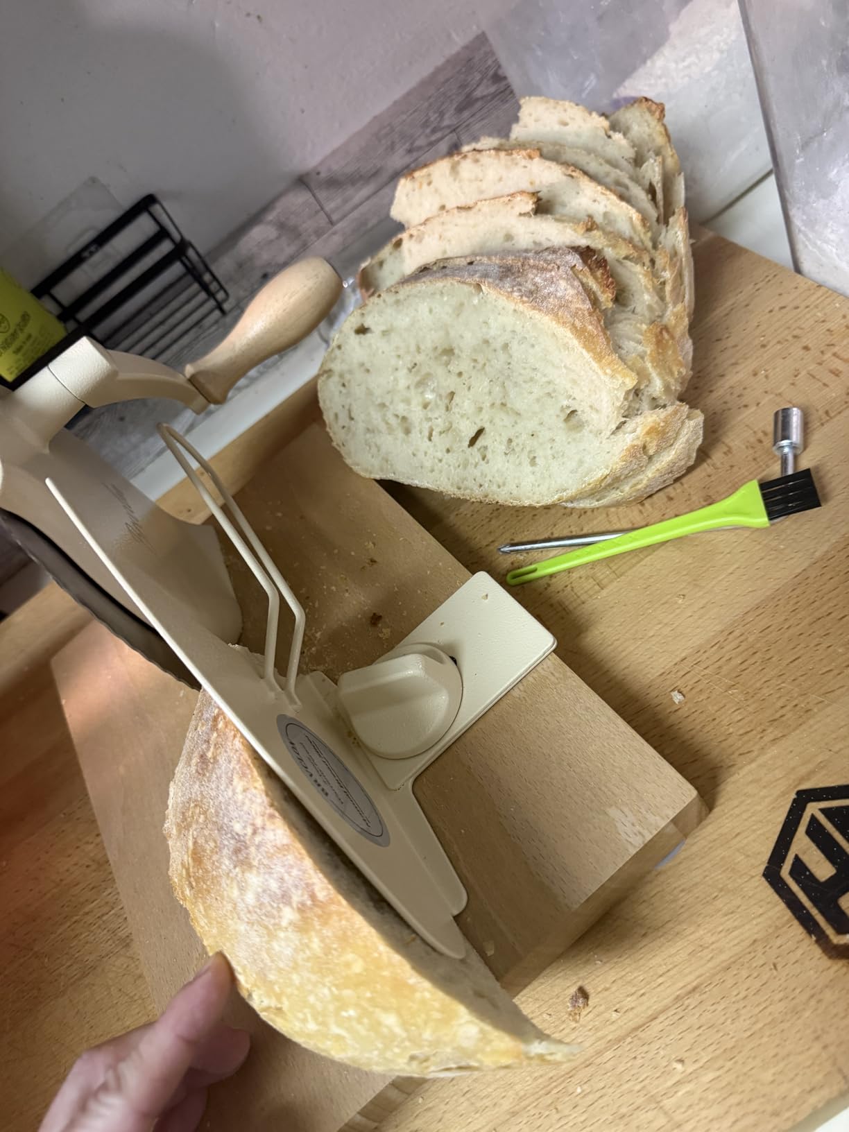 Brvclon Manual Bread Slicer for Homemade Sourdough, Adjustable Thickness, Hand Crank Bread Slicer with Stainless Steel Blade, Aluminum Alloy Frame & Solid Wood Base with Natural Wood Veneer Finish customer photo 1