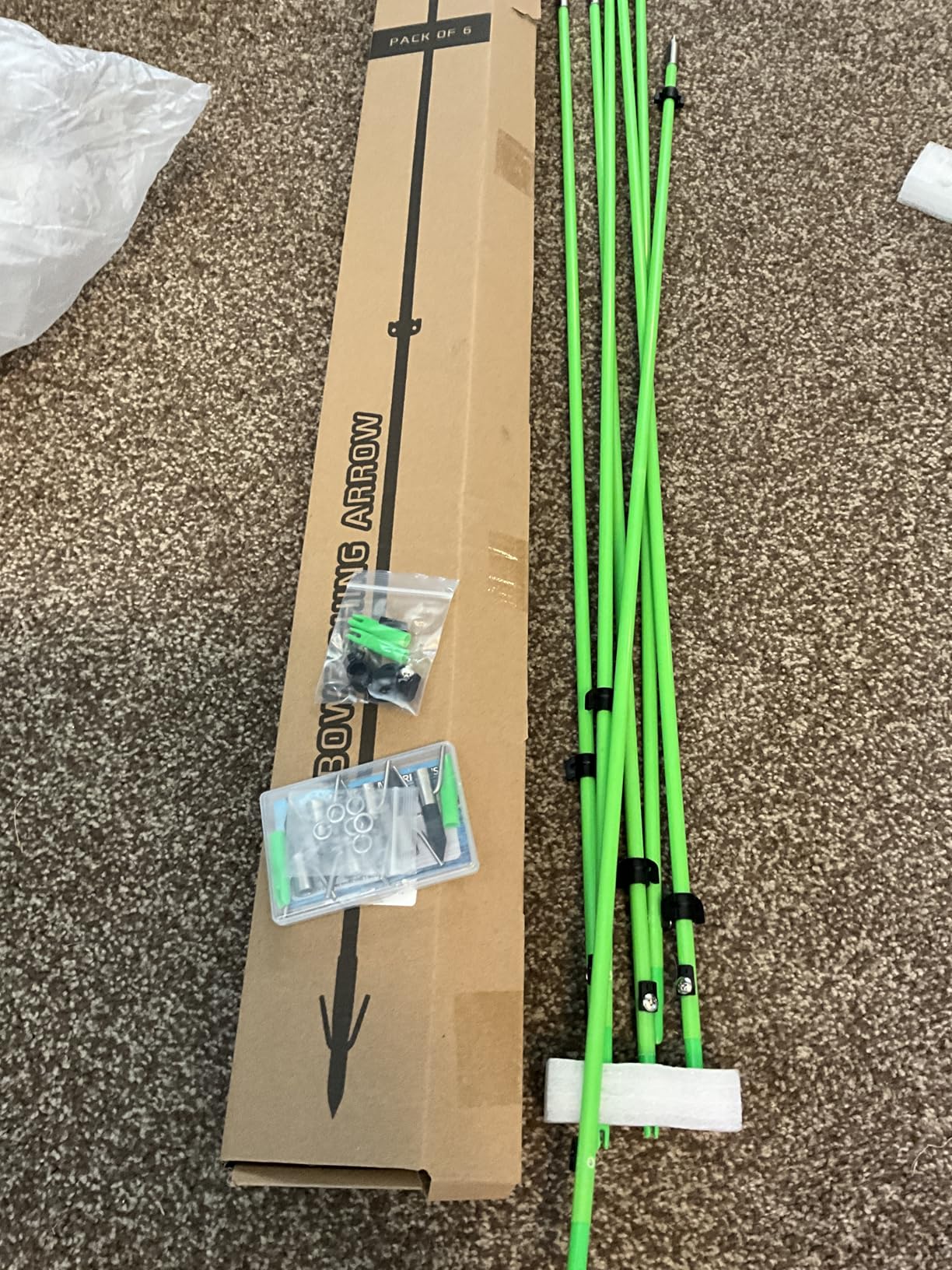 34inch Bowfishing Arrows Luminous with Broadheads and Safty Slides for Compound Bow&Recurve Bow Fishing Arrow Archery Hunting (Pack of 6) (Green) customer photo 1