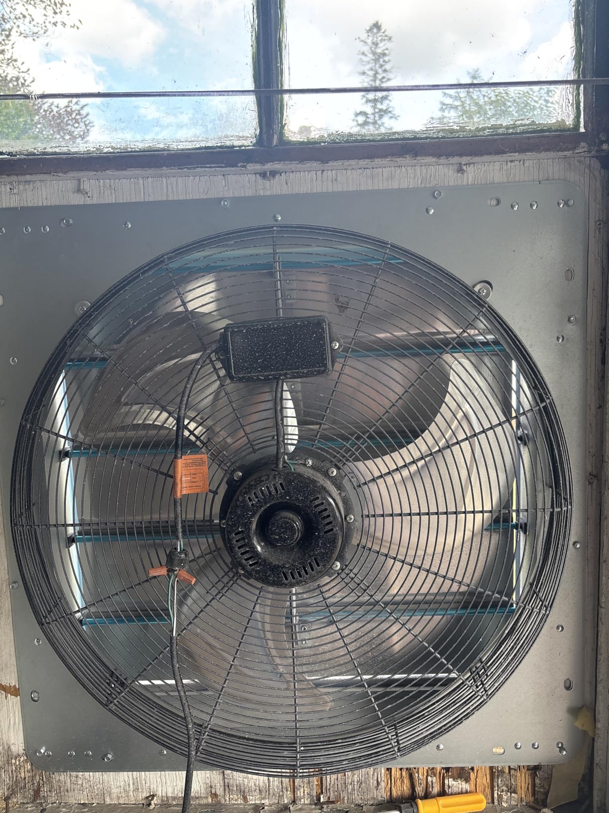 CAMMOO 20 Inch EC Motor Shutter Exhaust Fan, 6 Inch Large Touchscreen Controller for Temp Humidity and Speed Control, 10-Speed Wall Mount Fan for Attic, Greenhouse, Garage, Chicken Coop Ventilation customer photo 1