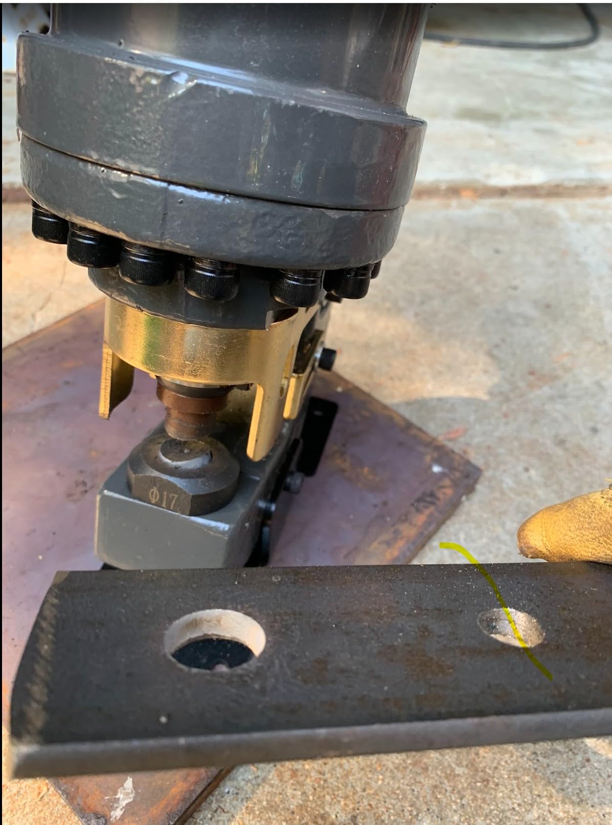 1400W Electric Hydraulic Hole Puncher, 22T Heavy Duty Metal Punching Machine with 5 Dies Φ1/4