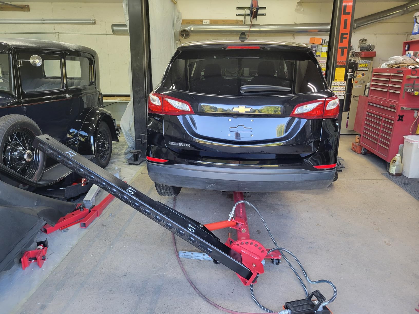 VEVOR Auto Body Frame Puller Straightener, 6T Tension Car Body Repair Equipment with 3T Airbag Jack & 6000PSI Hydraulic Foot Pump, Include 16 Straightening Tools, for Auto Repair Shop Sedan SUV Pickup customer photo 1