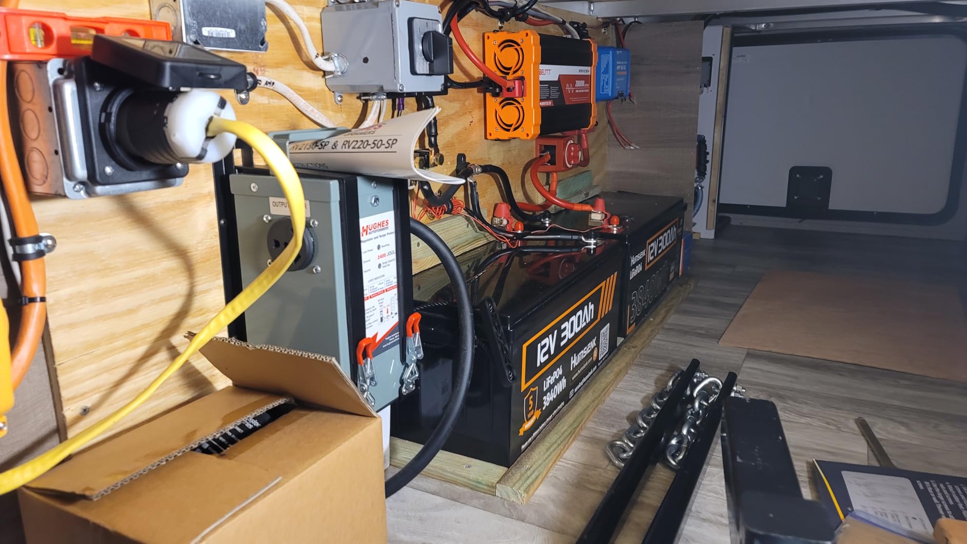 HumsiENK 12V 320Ah LiFePO4 Lithium Battery with Bluetooth, 250A BMS,15000+Cycles 320Ah LiFePO4 Battery, IP65 & Low Temp Protection, 4096Wh Higher Energy Perfect for RV, Off-Grid, Boats, Solar Energy customer photo 1