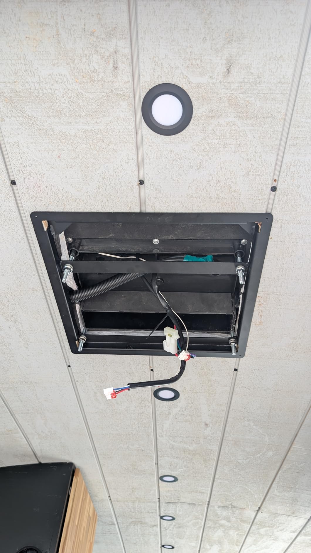 10000 BTU 12V DC RV Air Conditioner - Battery Powered, Low Power Consumption, Ultra Quiet & Fast Cooling Rooftop AC Unit with APP Remote for Camper Van and Truck (Cooling Only) customer photo 2