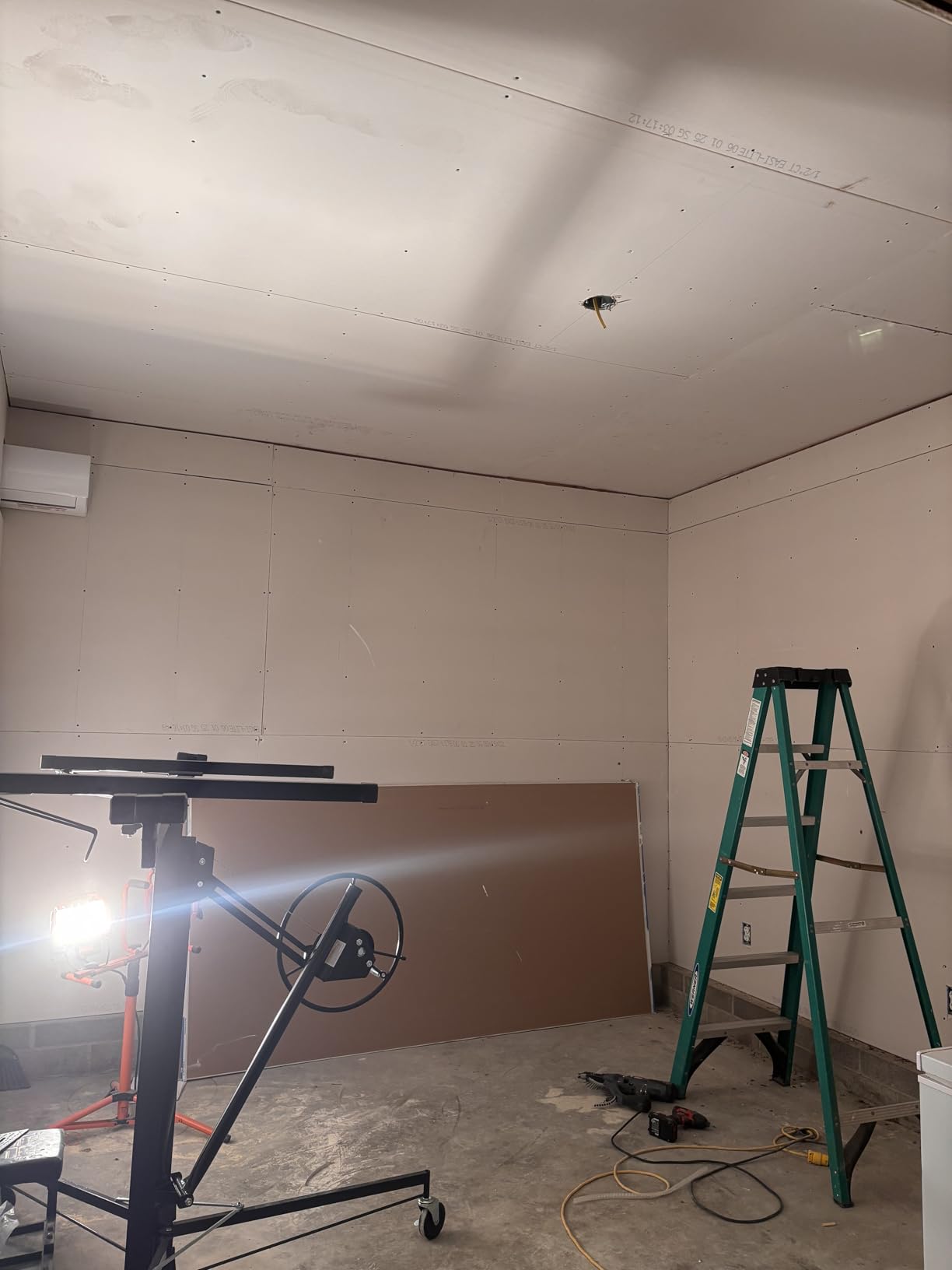 GarveeTech Drywall Lift 16 ft, Drywall Rolling Lifter Panel, 150 LBS Heavy Duty Sheetrock Lift, Drywall Lift Panel Hoist Jack with 360° Adjustable Telescopic Arm & 3 Lockable Wheels customer photo 2