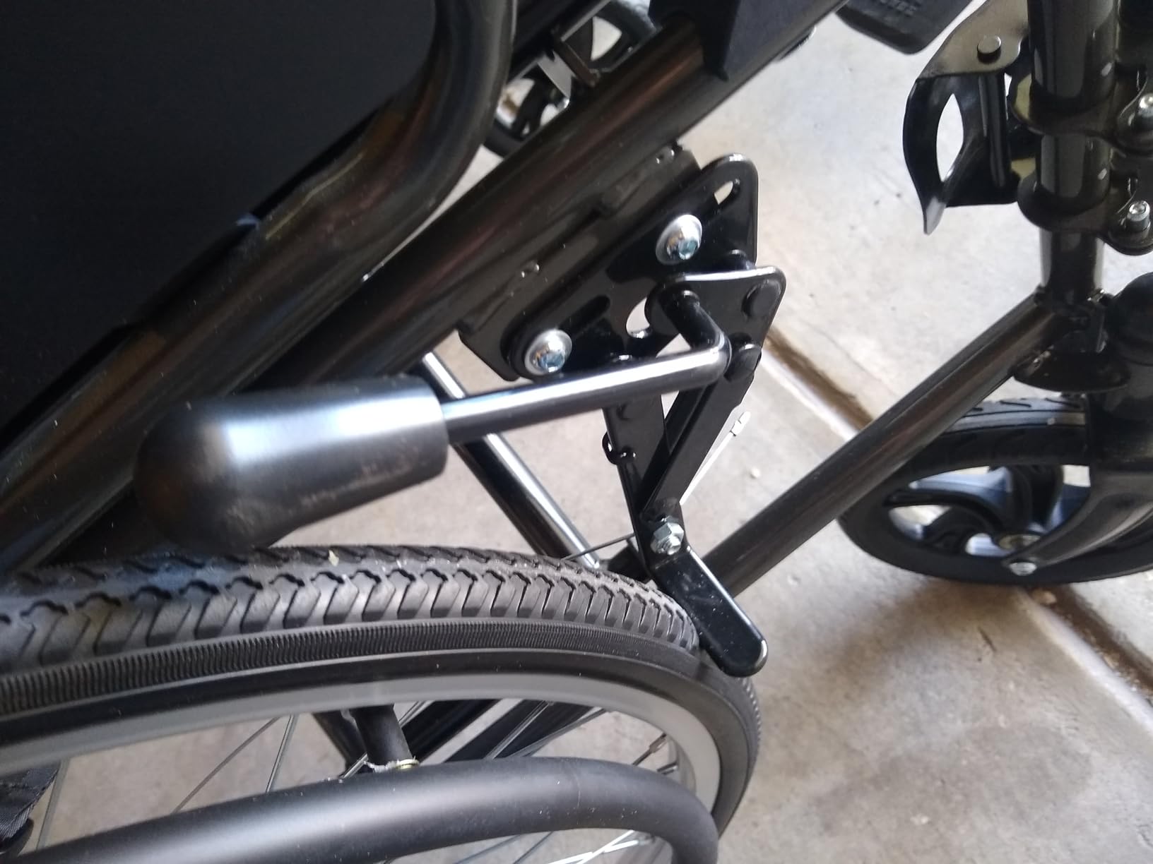 VOCIC Ultra Lightweight Wheelchair for Adults, 23lb Frame Portable Foldable Self-Propelled Wheelchairs for Seniors with Quick Release Wheels, Swing-Away Footrests,Flip-Back Arm, 300 lbs Black customer photo 2