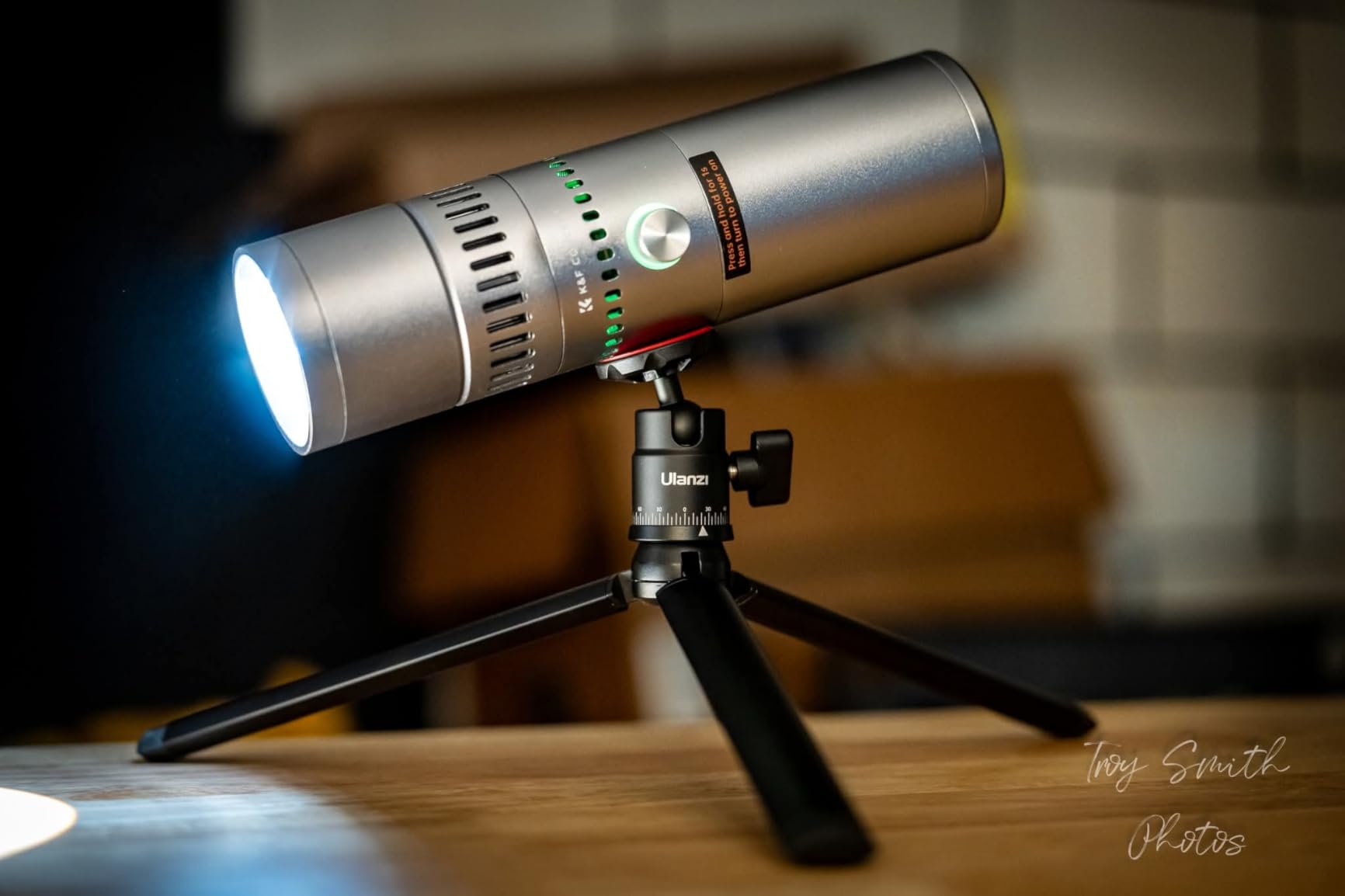 K&F CONCEPT SP25C 25W RGB Photography Flashlight with 20 Gobos & 4 Colors, 9000mAh Portable Zoomable Video Spotlight, 4000 Lux Studio Light for Portrait, Video Recording & Content Creation, Silver customer photo 1