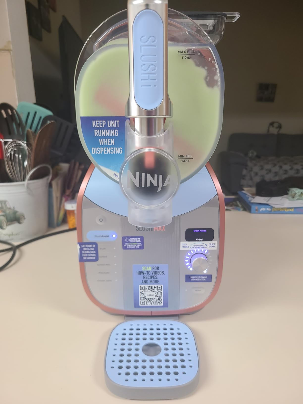 Ninja SLUSHi XL Smart Frozen Drink Maker & Slushi Machine | With SlushAssist Technology |128 oz. Capacity | Sodas, Margaritas, Frappes, Milkshakes & More | Crema | FS601BR customer photo 1