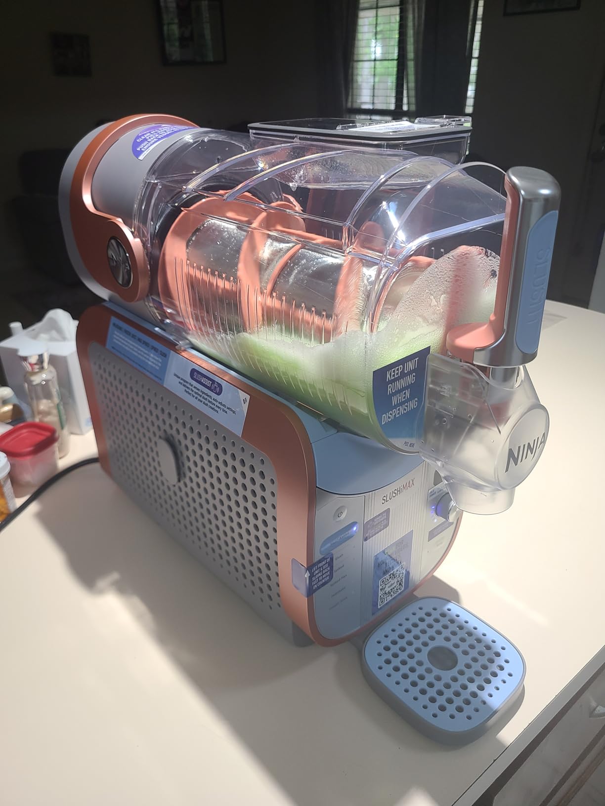 Ninja SLUSHi XL Smart Frozen Drink Maker & Slushi Machine | With SlushAssist Technology |128 oz. Capacity | Sodas, Margaritas, Frappes, Milkshakes & More | Crema | FS601BR customer photo 2