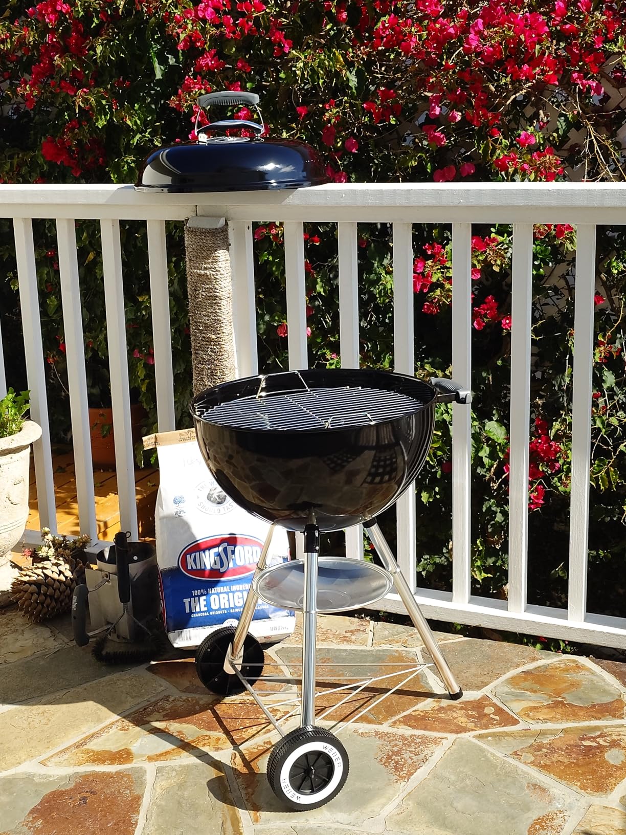 Weber Original Kettle Charcoal Grill, 18-Inch, Black - Classic Outdoor BBQ Grill with One-Touch Cleaning System & Precise Temperature Control Dampers customer photo 1