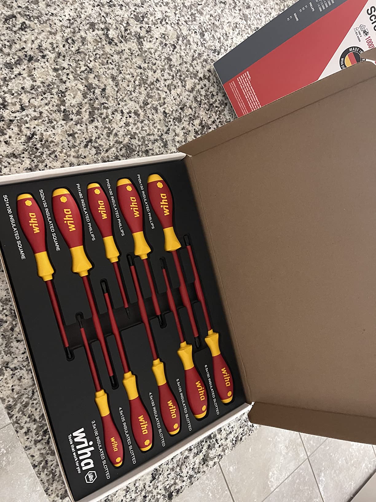 Wiha 32093 Slotted and Phillips Insulated Screwdriver Set, 1000V, 10-Piece customer photo 1
