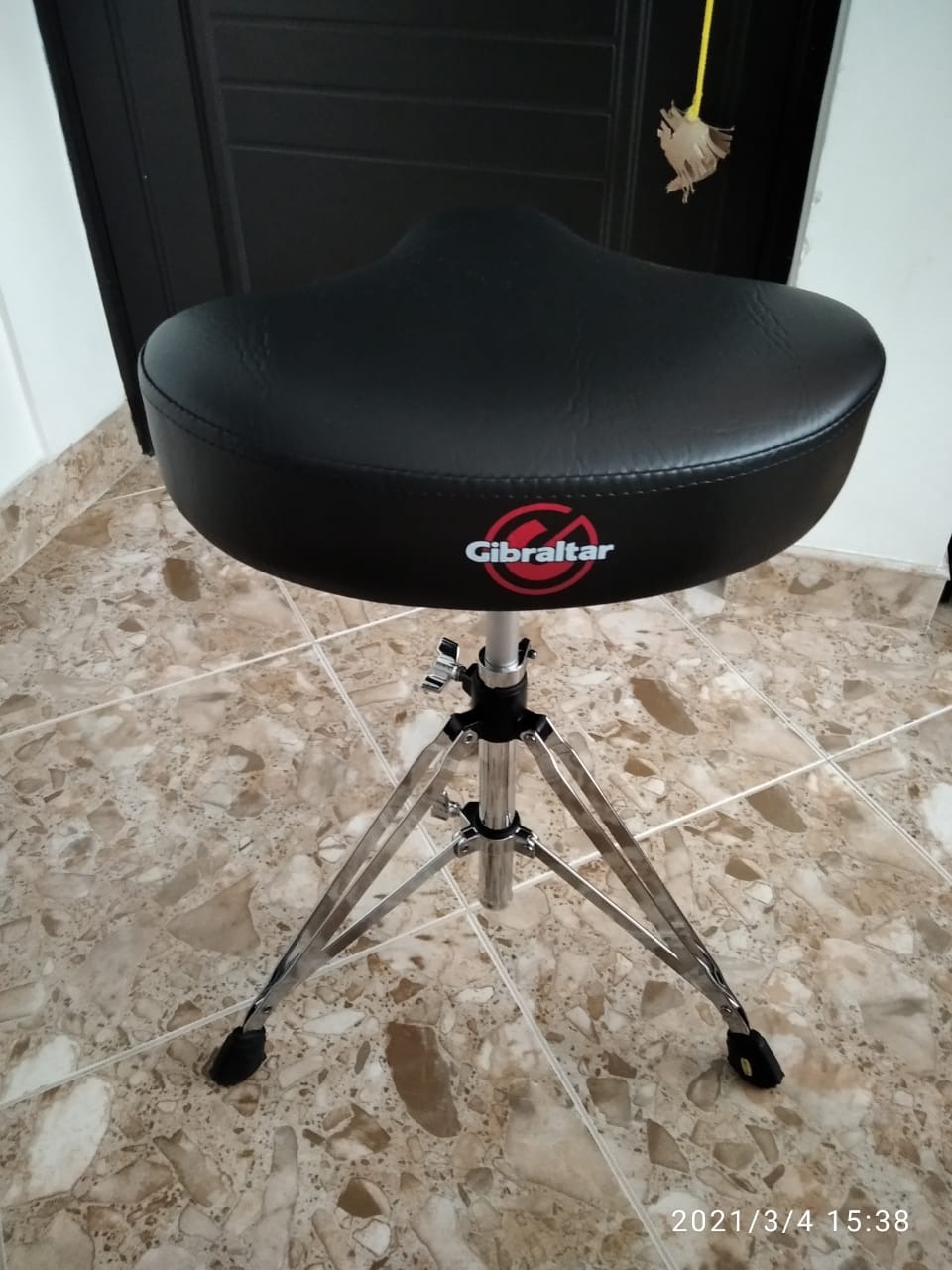 Gibraltar Drum Throne with Adjustable Height Motorcycle-Style Seat, Double-Braced Legs, Sturdy Drum Stool for Drummers, Comfortable Cushion for Practice or Performance (6608) customer photo 1