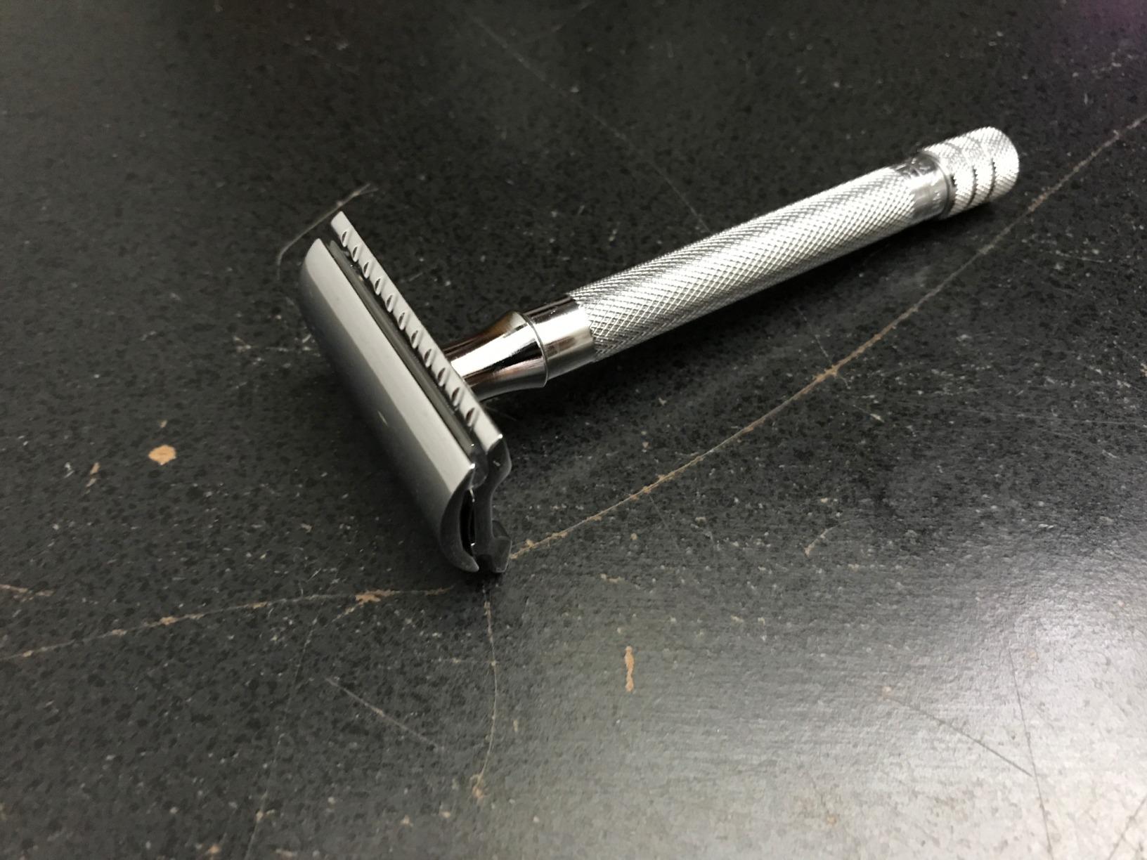 MERKUR 23C Double Edge Safety Razor - Polished Chrome, Long Knurled Brass Handle, Made in Germany customer photo 2