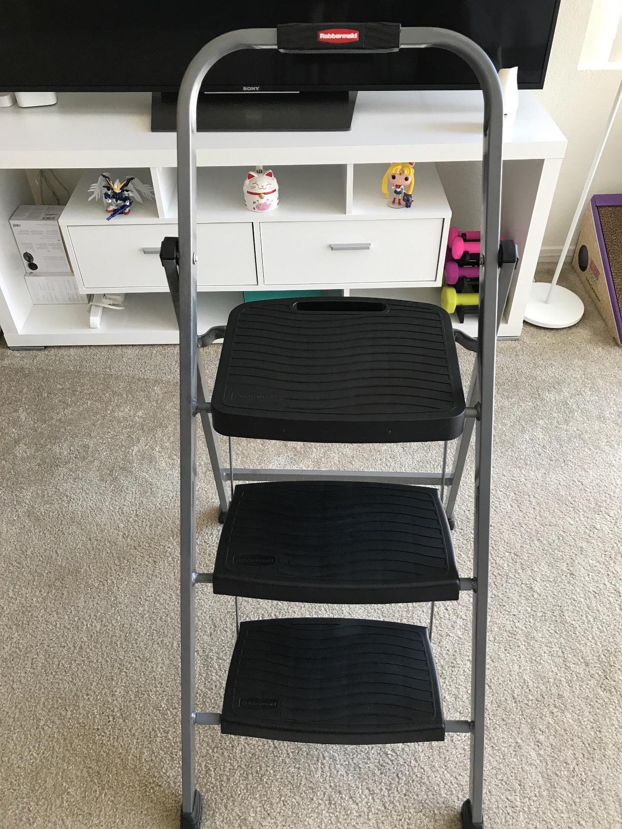 Rubbermaid 3-Step Steel Ladder, Folding Step Stool with Hand Grip and Non-Slip Feet, Silver, Tested to ANSI US Safety Standards, No Assembly Required customer photo 1