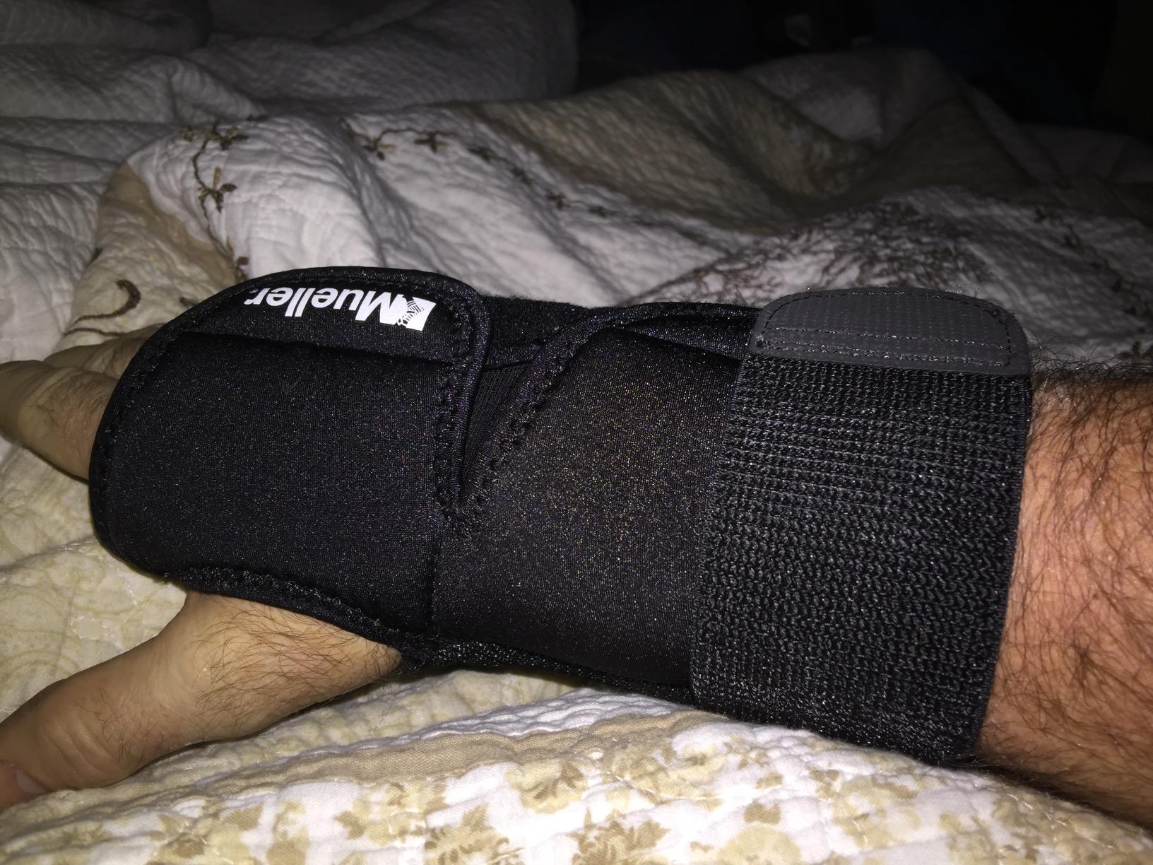 MUELLER Sports Medicine Adjustable Night Support Wrist Brace, For Sleeping, Arm Compression worn Left or Right For Men and Women, Black, One Size Fits Most customer photo 2