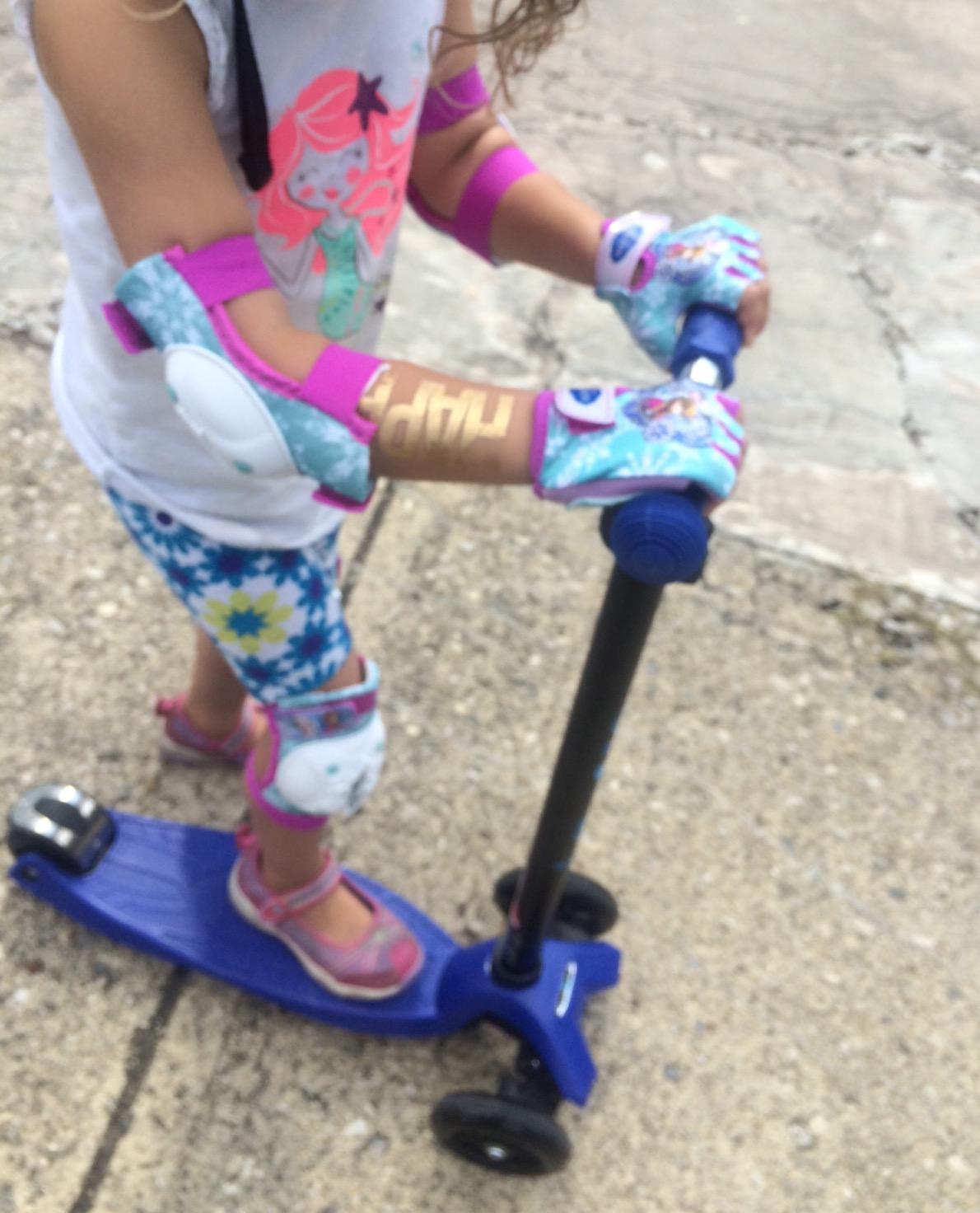 Micro Kickboard | Maxi Original Kids Scooter for Ages 5-12 | Children up to 110 lbs | 3 Wheel Lean-to-Steer Design | Adjustable T Bar | Smooth Ride PU Wheels | Swiss Design customer photo 2
