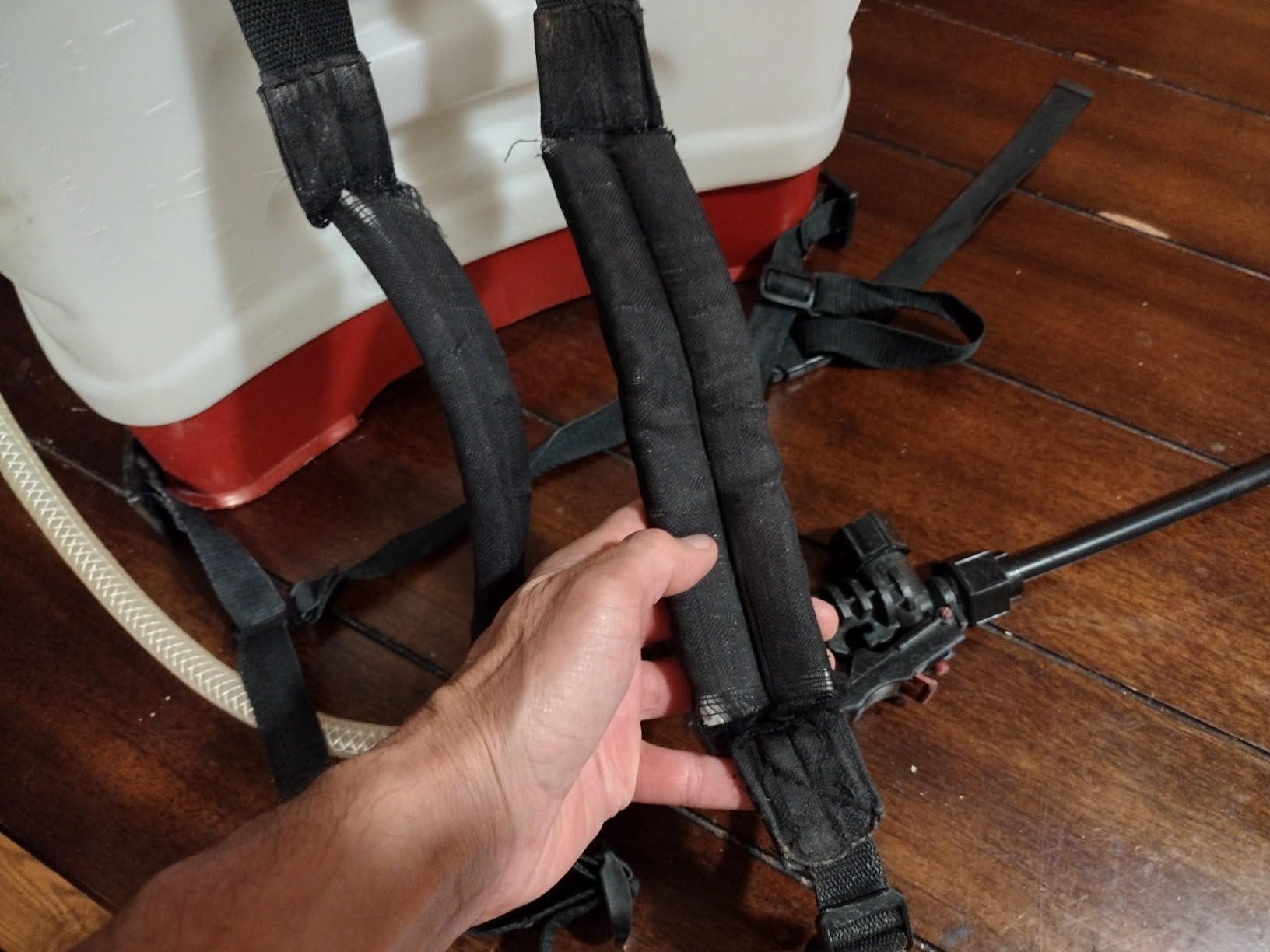 CHAPIN 61500 4-Gallon Backpack Sprayer for Lawn, Garden & Weed Control | Padded straps and a cushion-grip shut-off customer photo 2