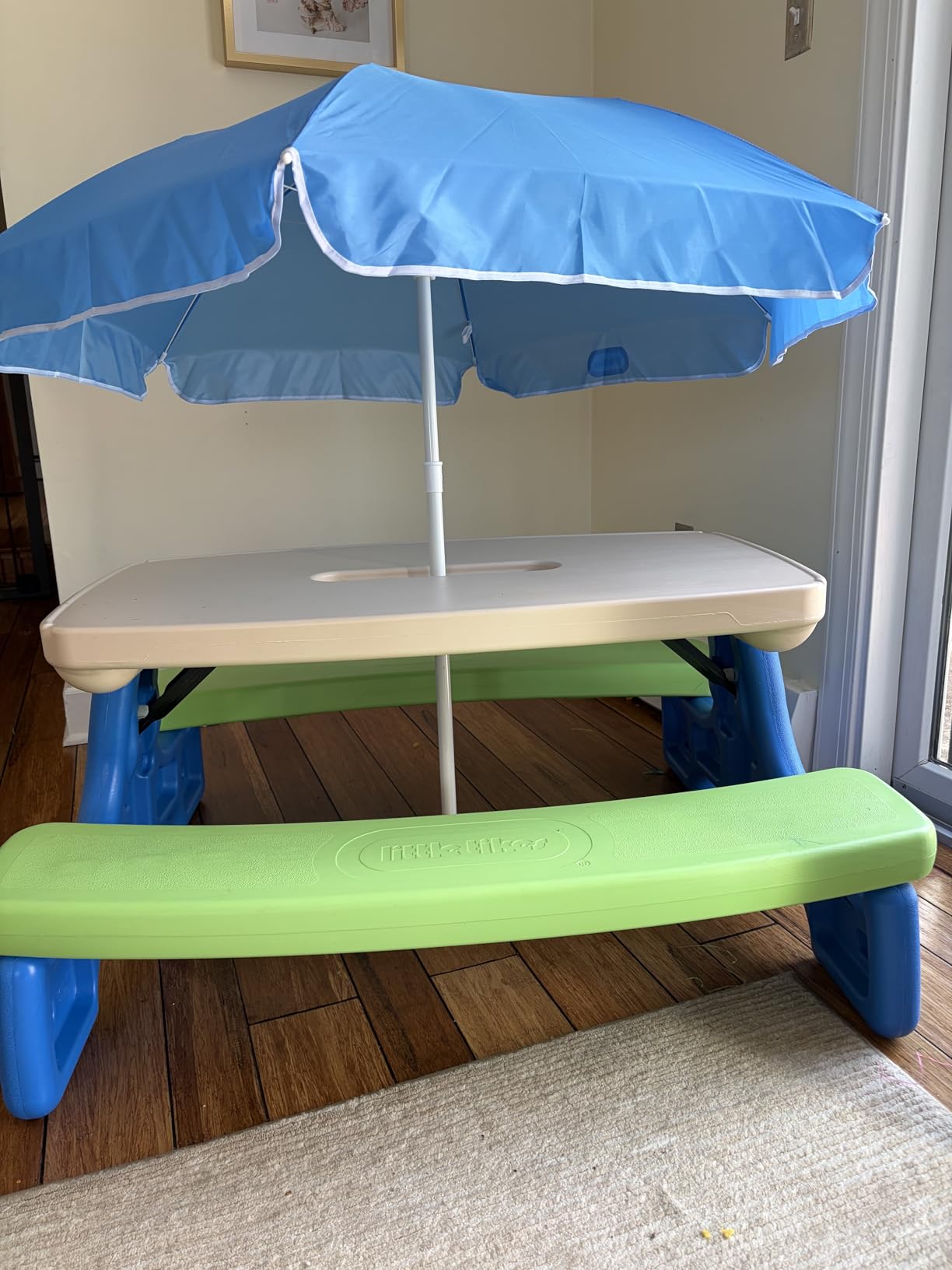 Little Tikes Easy Store Jr. Picnic Table with Umbrella - Blue / Green, 27.25''L x 27.00''W x 18.25''H customer photo 1