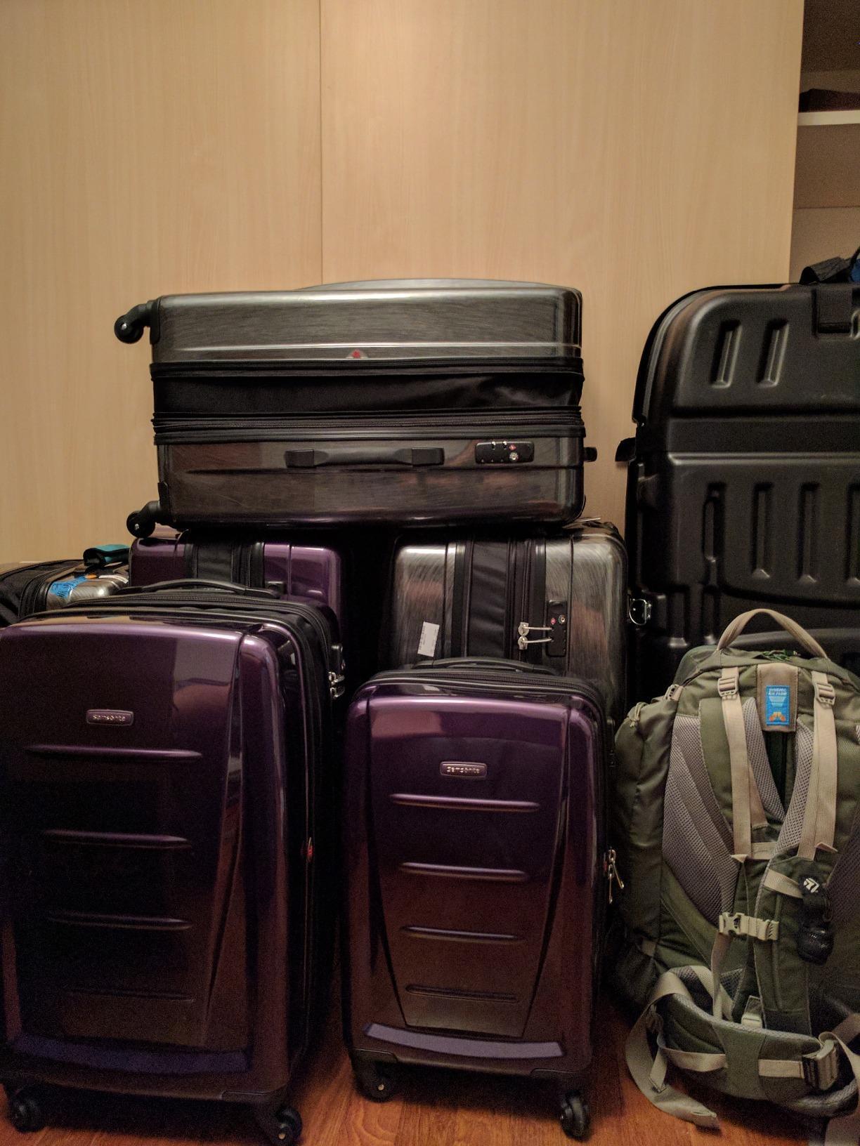 Samsonite Winfield 2 Hardside Expandable Luggage with Spinner Wheels, Charcoal, Checked-Medium 24-Inch customer photo 1