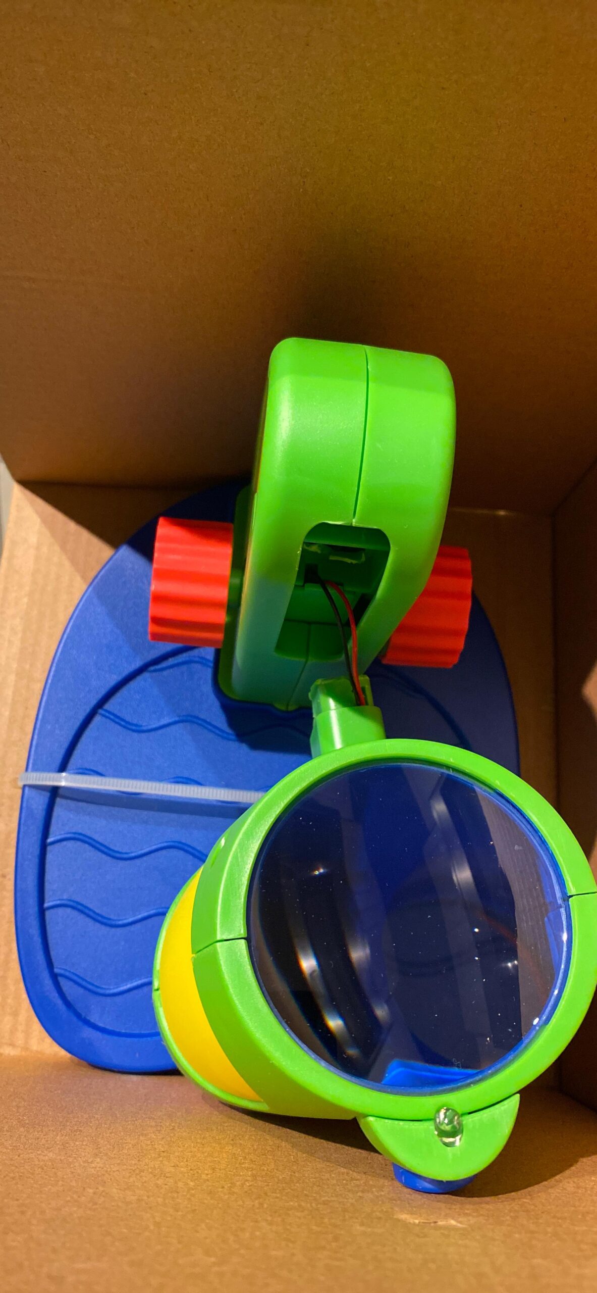 Educational Insights GeoSafari My First Microscope - Kids Microscope with Prepared Slides, STEM Toys, Microscopes for Kids, Toddler Learning Toys, Science Kits for Boys and Girls Ages 3+ customer photo 1
