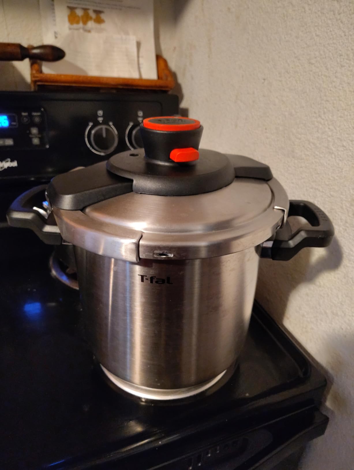 T-fal ClipSo Stainless Steel Pressure Cooker, 6.3 Quart, Recipe Book, Steam Basket, Easy-Open Lid, Secure Locking System, Adjustable Pressure Valve, Induction Cookware, Pots and Pans, Kitchen, Silver customer photo 1