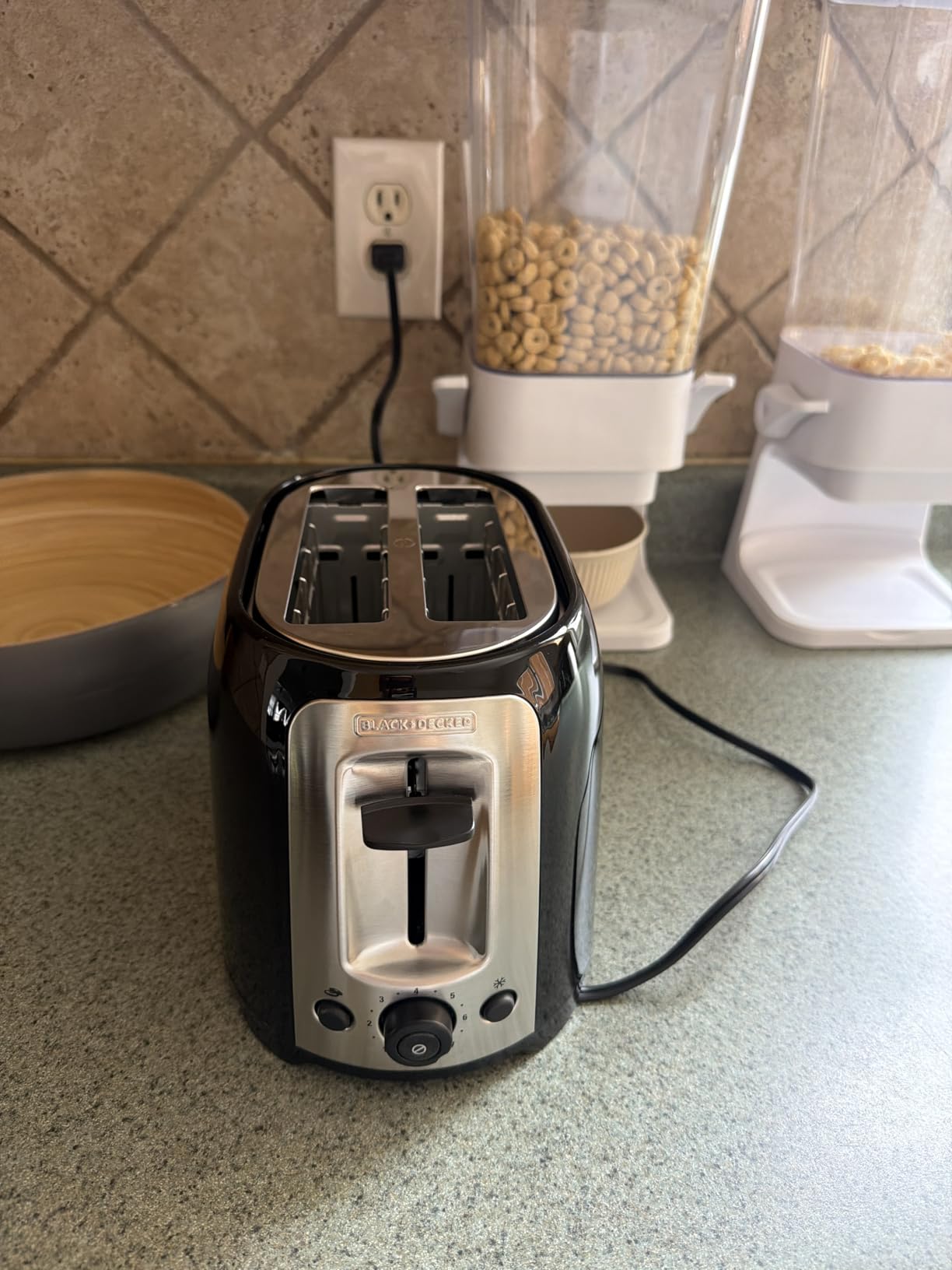 BLACK+DECKER 4-Slice Toaster, Extra Wide Slots, 7 Shade Settings, 1400 Watts, Frozen and Bagel Buttons, Toast Shade Selector, Extra Lift customer photo 2