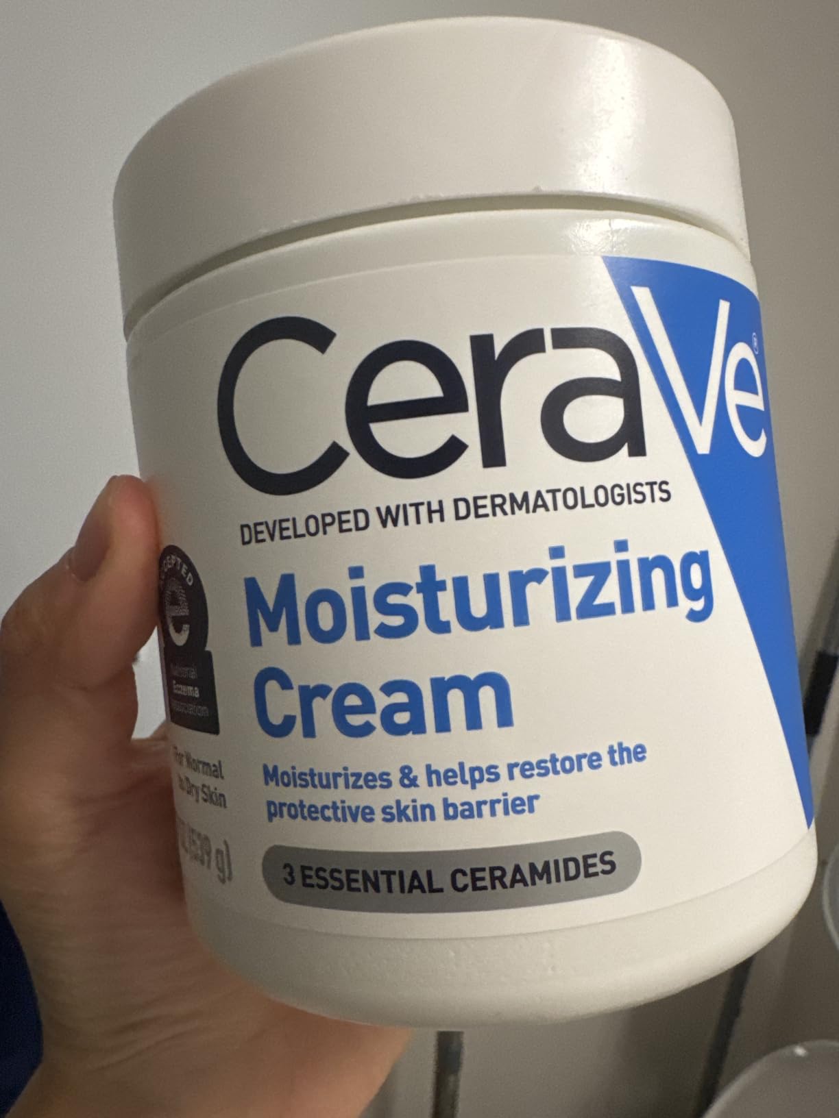 CeraVe Moisturizing Cream, Body and Face Moisturizer for Dry Skin, Body Cream with Hyaluronic Acid and Ceramides, Daily Moisturizer, 19 Ounce customer photo 2