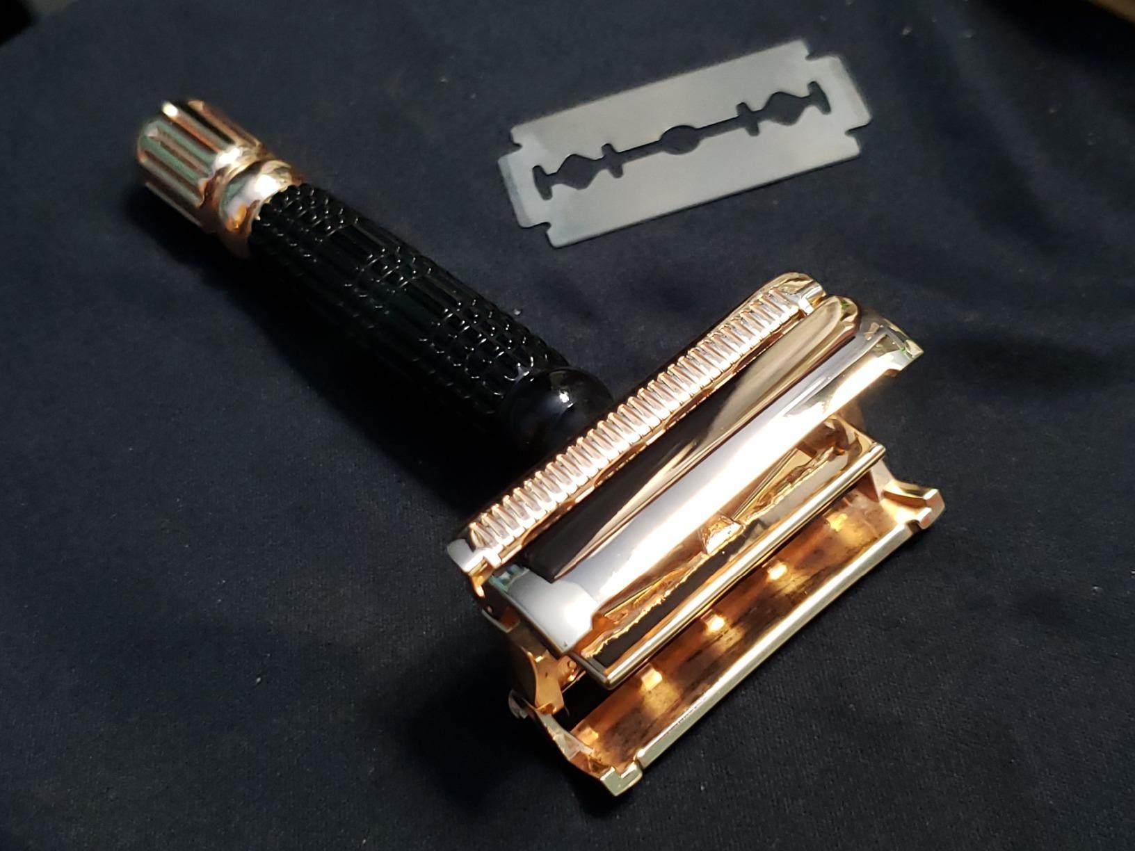 VIKINGS BLADE Double Edge Safety Razor for Men + 5 Swedish Steel Blades + Luxury Case. Smooth, Reusable, Eco-Friendly (The Chieftain) customer photo 2