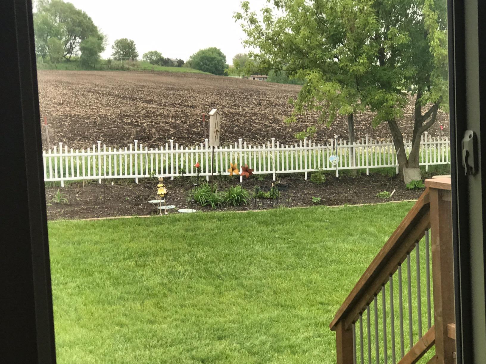 2.5ft H x 4.7ft W (2 Panels) No Dig Zippity Madison Fence Panel Kit, No Dig Panels, White Vinyl Fencing for Yard, Temporary Barrier for Backyard, White Picket Garden Border, DIY Enclosure ZP19001 customer photo 2