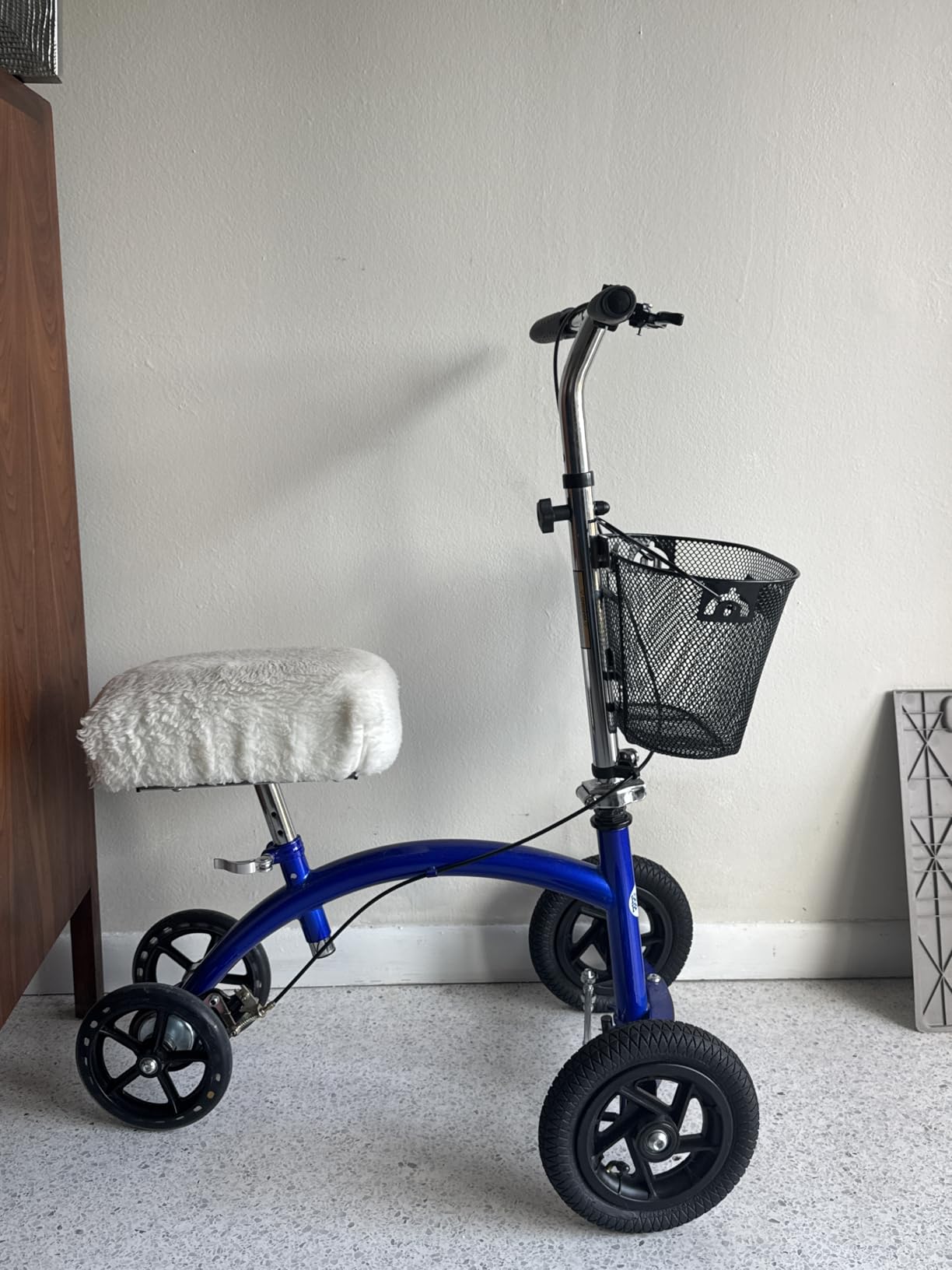 KneeRover Hybrid All Terrain Knee Scooter for Adults, Blue customer photo 2