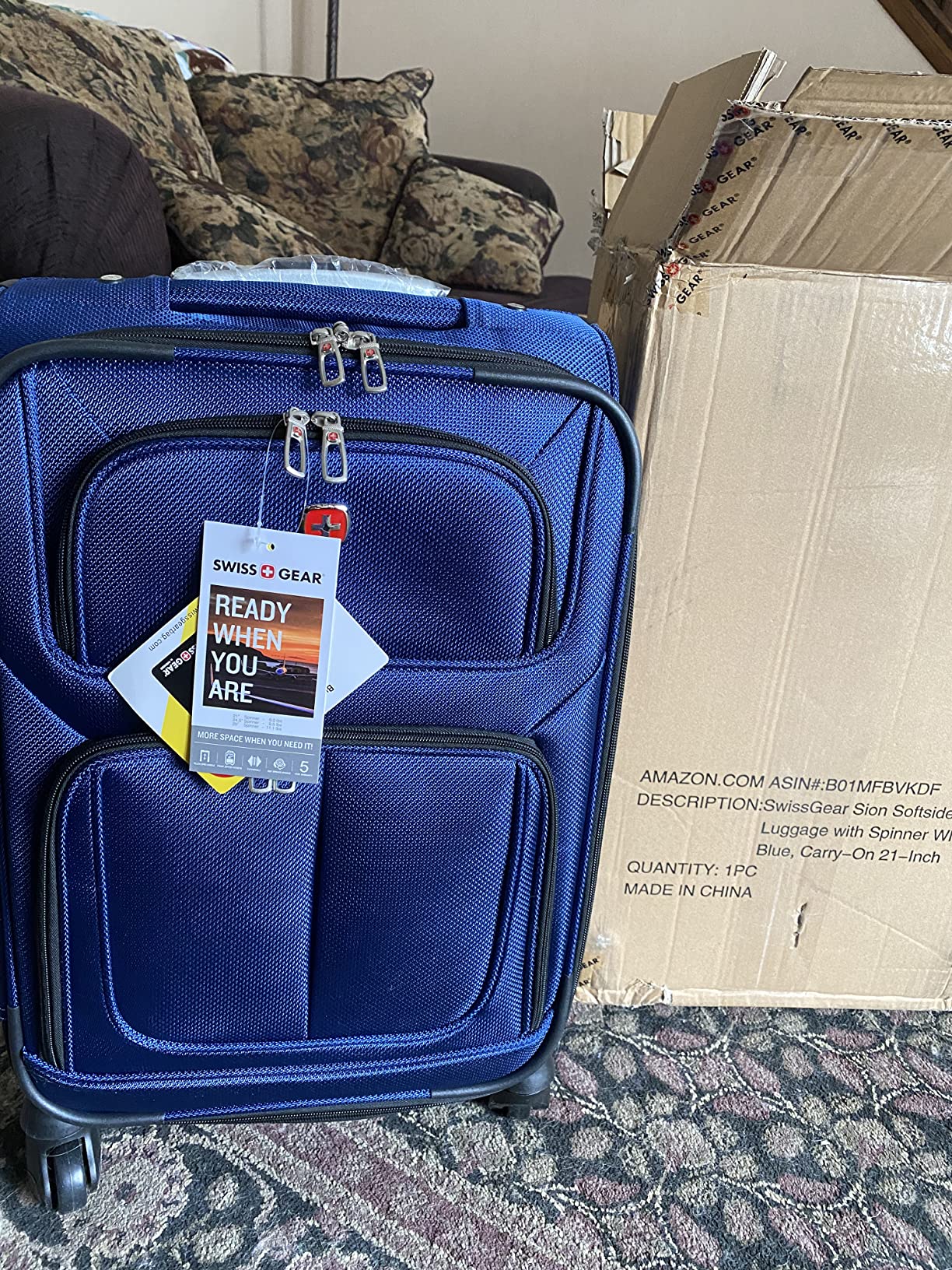 SwissGear Sion Softside Expandable Spinner Luggage Durable Lightweight Travel Suitcase, Blue, Carry-On customer photo 2