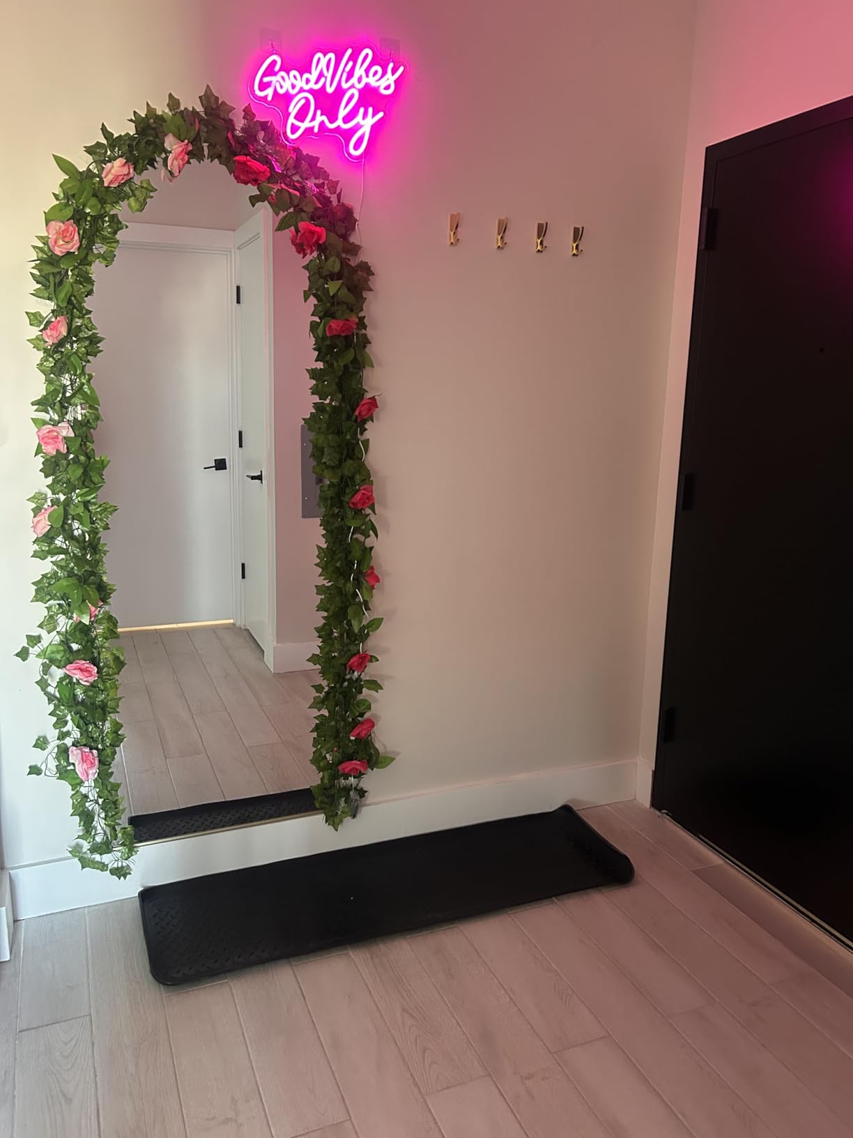 84 Feet 12 Strands Artificial Ivy Leaf Plants Vine Hanging Garland Fake Foliage Flowers Home Kitchen Garden Office Wedding Wall Decor, Green customer photo 1