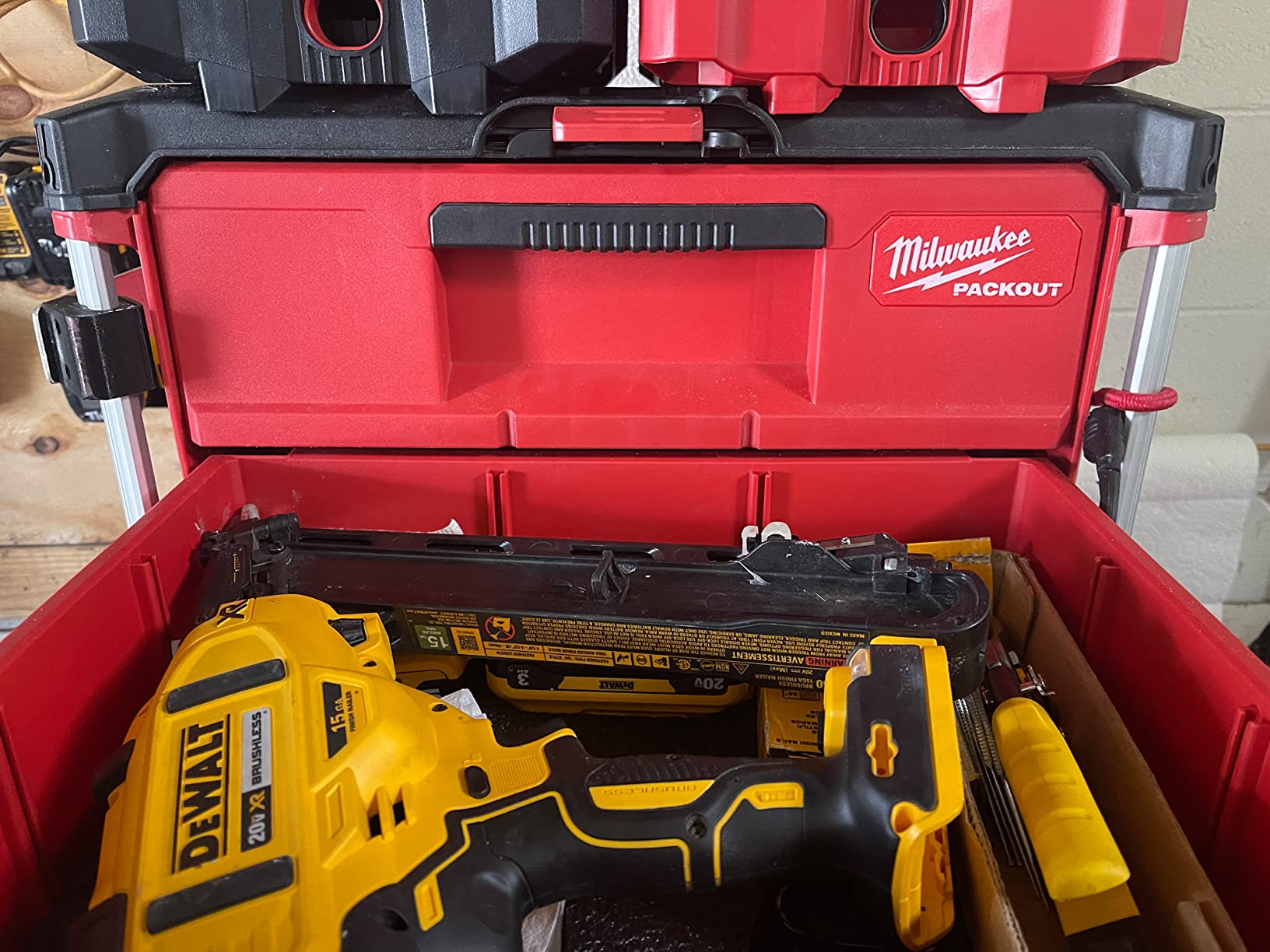 DEWALT DCN650B 20V MAX* XR Finish Nailer, Angled, 15GA, Tool Only customer photo 1