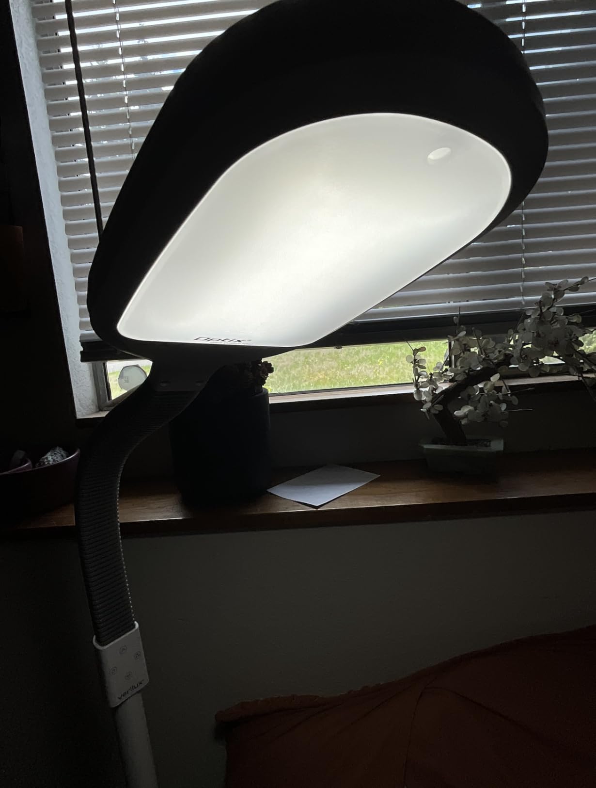 Verilux SmartLight Full Spectrum LED Modern Floor Lamp with Adjustable Brightness, Flexible Gooseneck and Easy Controls - Reduces Eye Strain and Fatigue - Ideal for Reading, Artists, Craft (White) customer photo 1