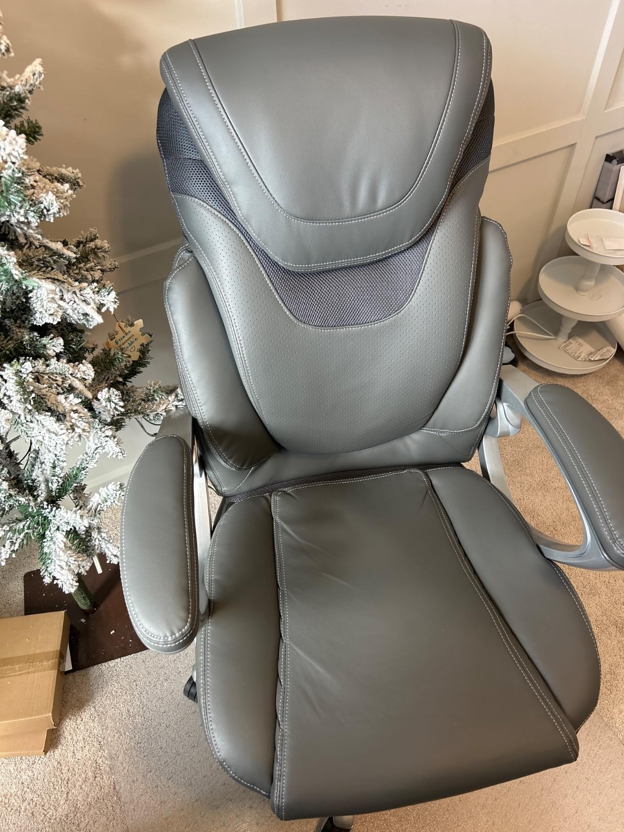 Serta Bryce Executive Office Chair - Ergonomic Computer Desk Chair with Lumbar Technology - Adjustable Height - Memory Foam Body Pills - 360 Degree Swivel Rolling Base - Bonded Leather - Black customer photo 1
