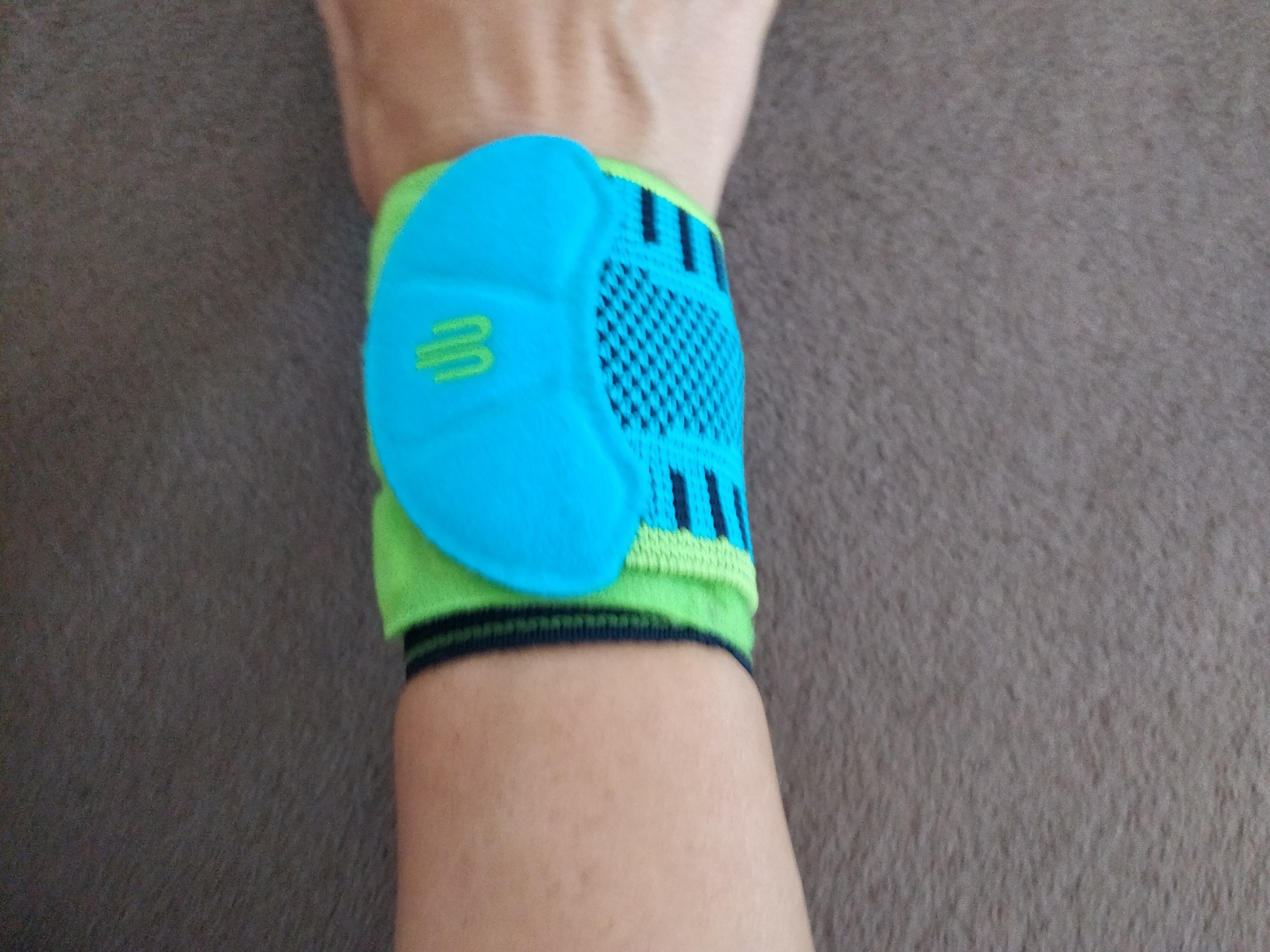 Bauerfeind Sports Wrist Strap - German Engineered Wrist Compression Support for Weightlifting, Crossfit, Tennis, Lifting - Adjustable Tightness Brace with 3D Airknit Fabric - 1 Per Box customer photo 2