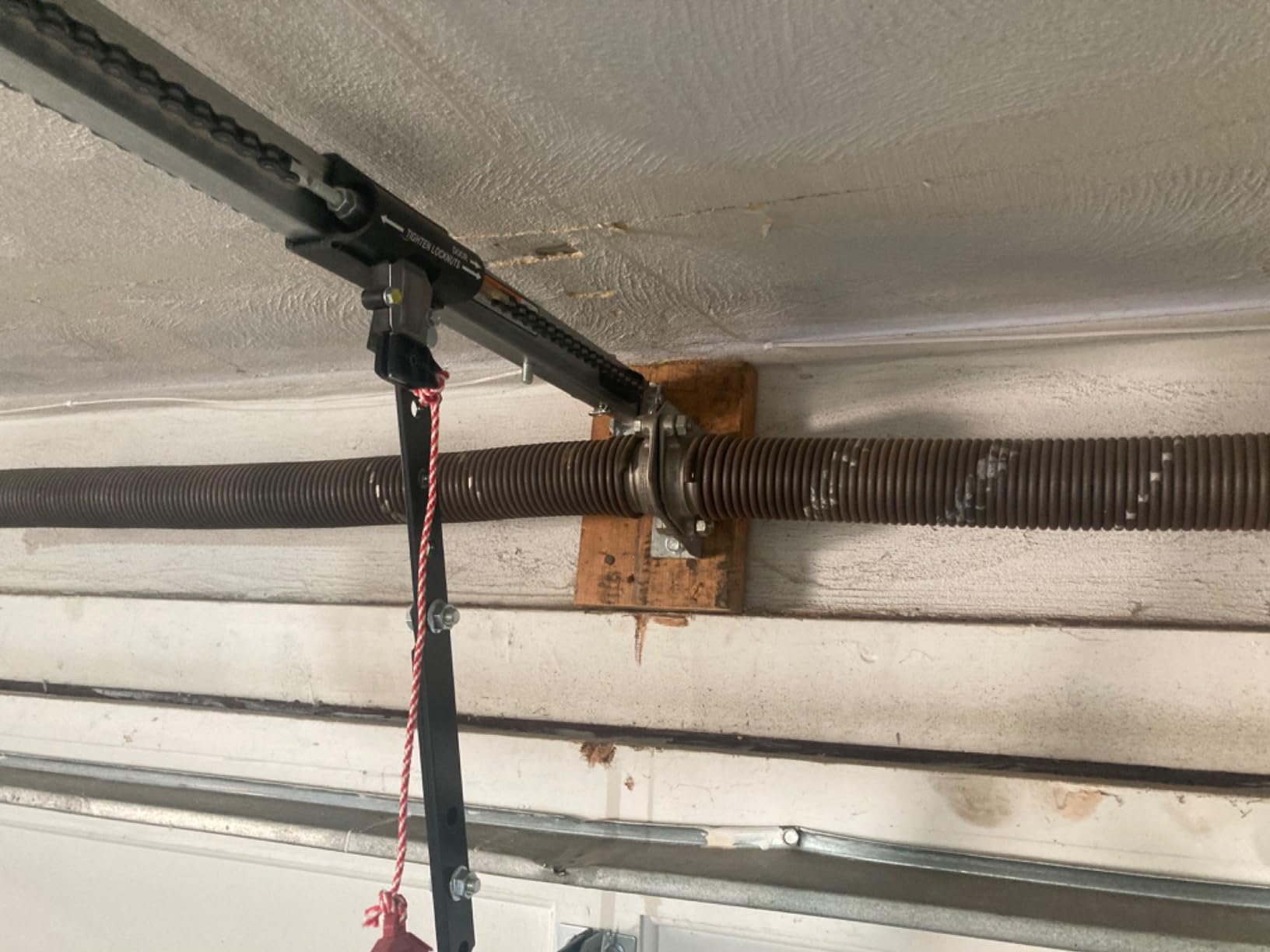 Genie Chain Drive 750 3/4 HPc Garage Door Opener w/Battery Backup - Heavy Duty - Wireless Keypad Included, Model 7035-TKV customer photo 2